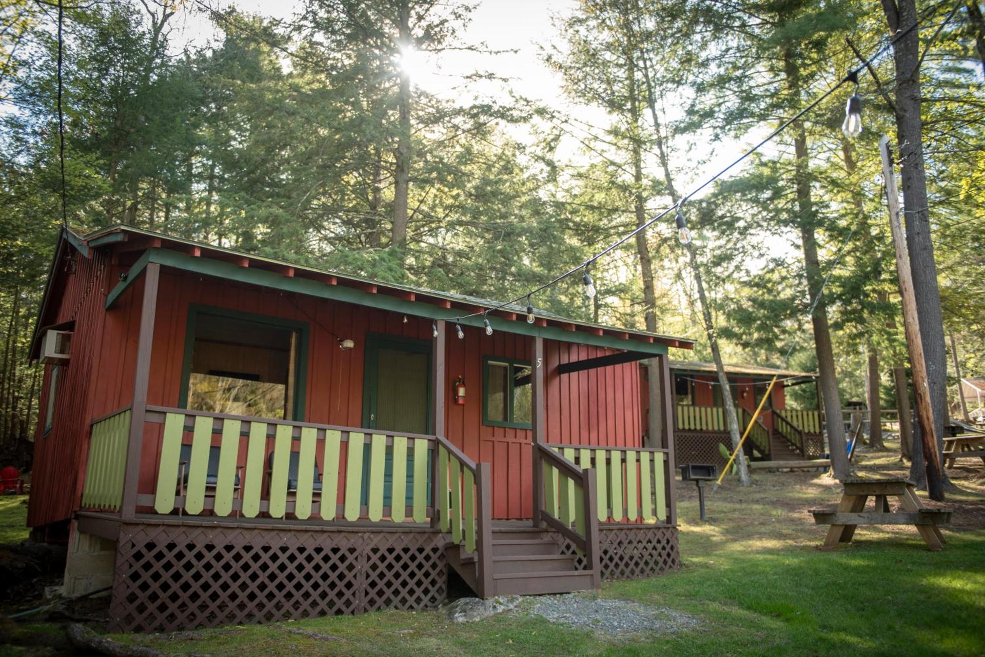 Trekker, Treehouses cabins and lodge rooms