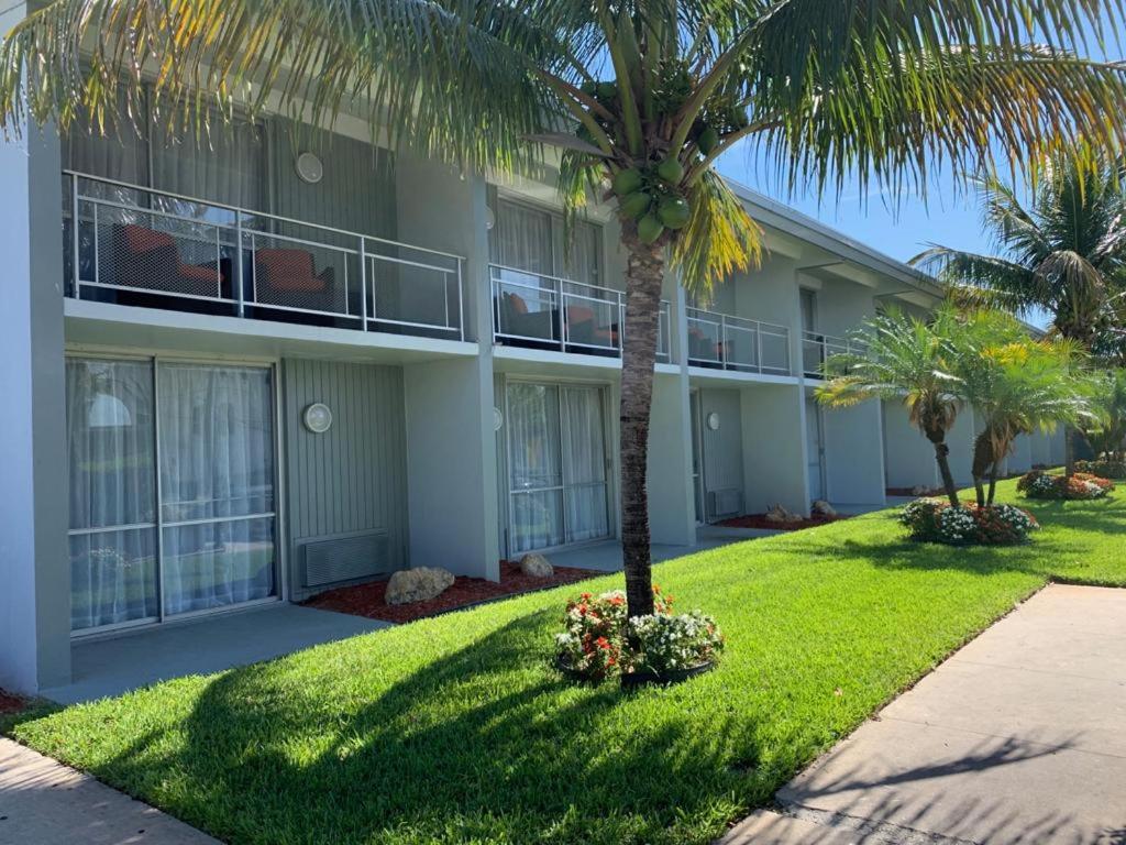 The Hollywood Gateway Inn