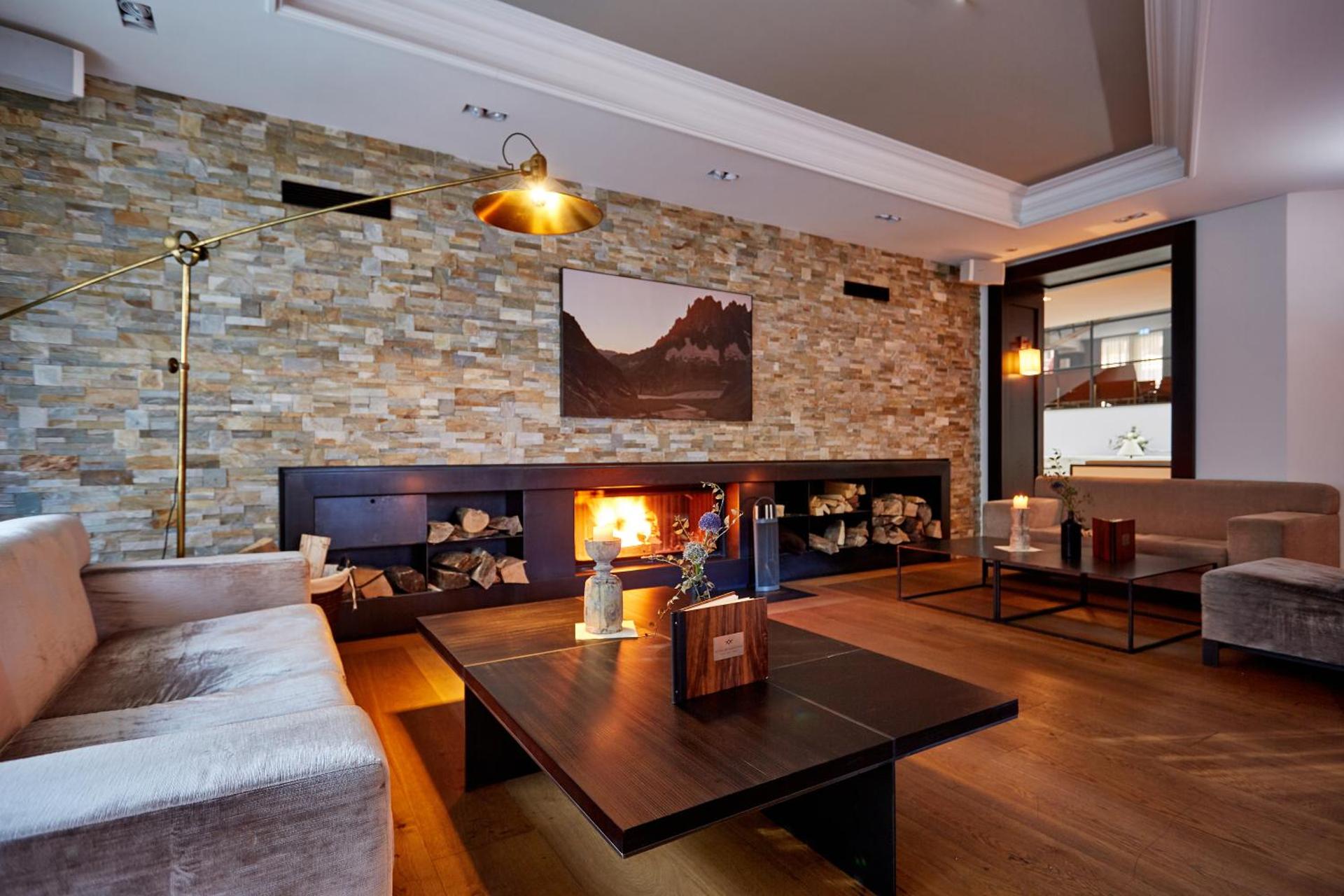 Communal lounge/ TV room