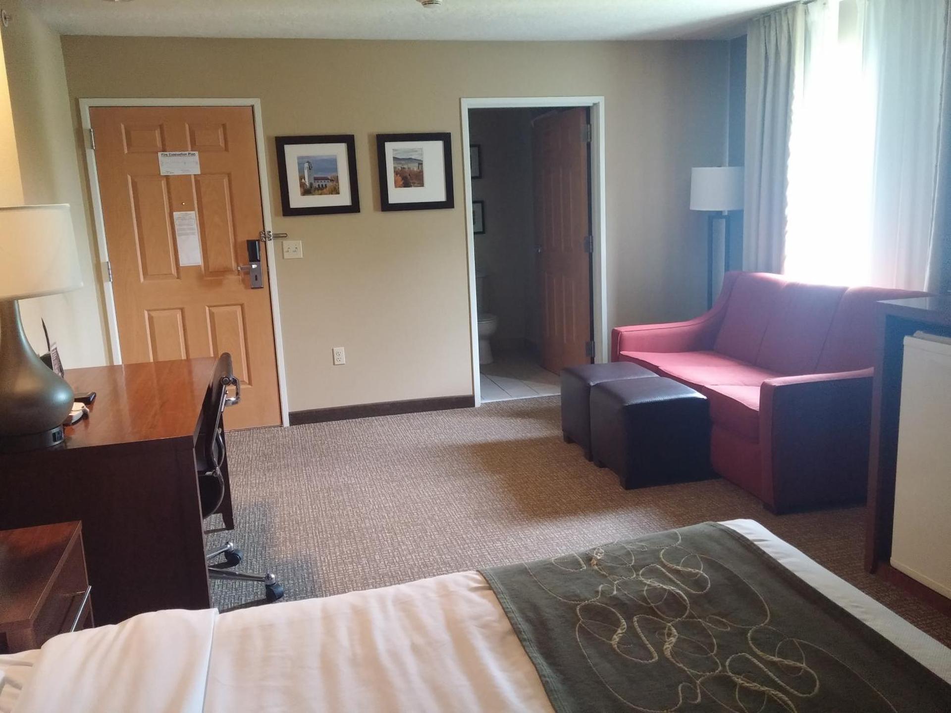 Queen Room - Non-Smoking