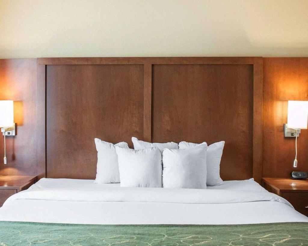 King Suite with Two King Beds - Non-Smoking