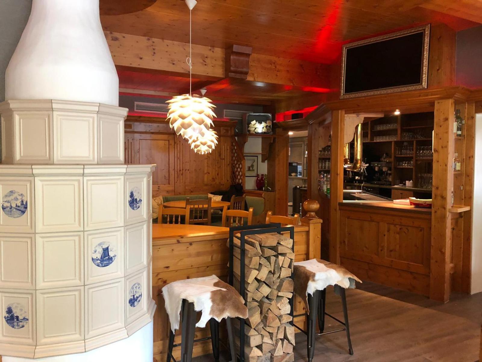 Communal lounge/ TV room