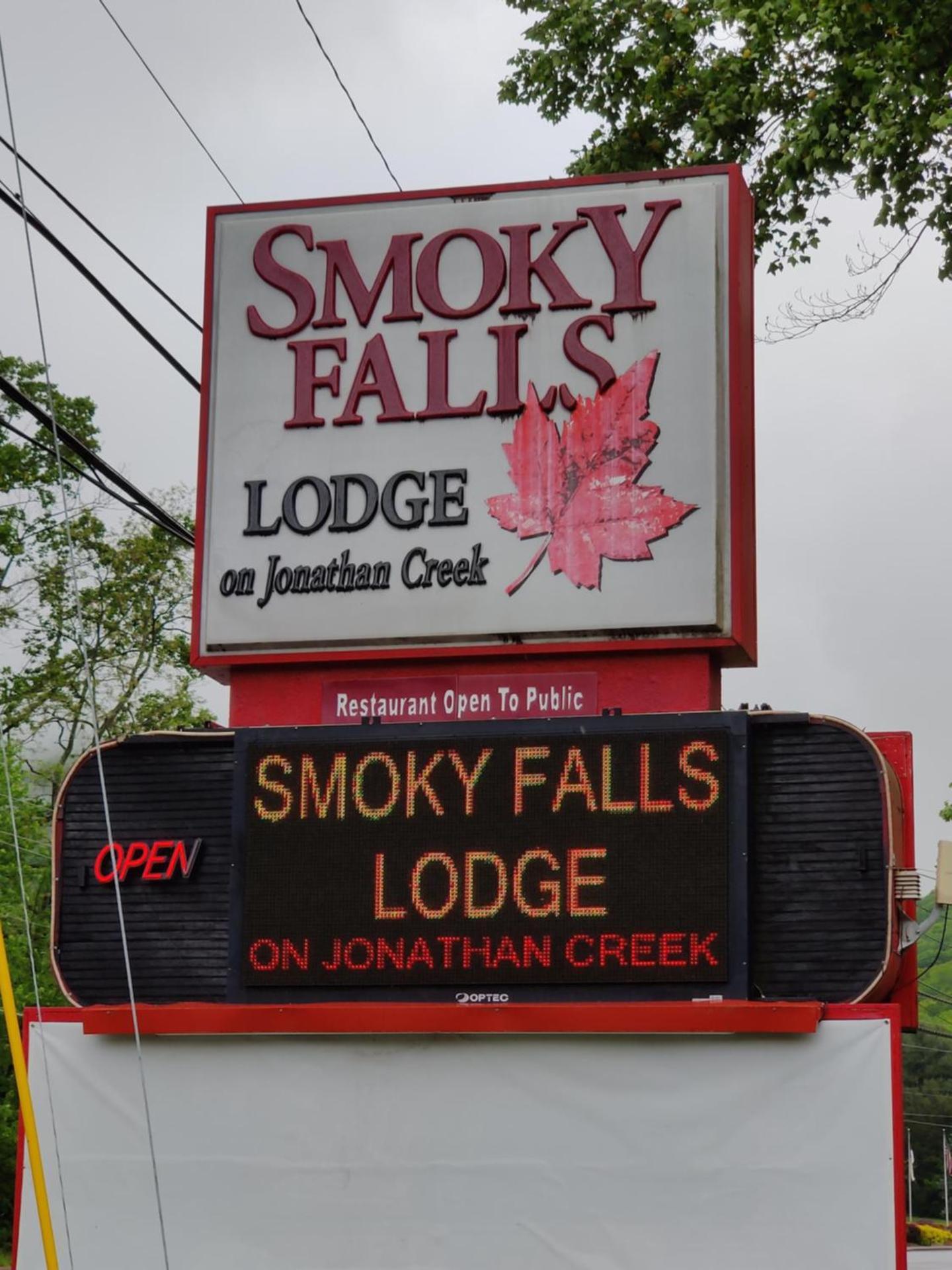 Smoky Falls Lodge