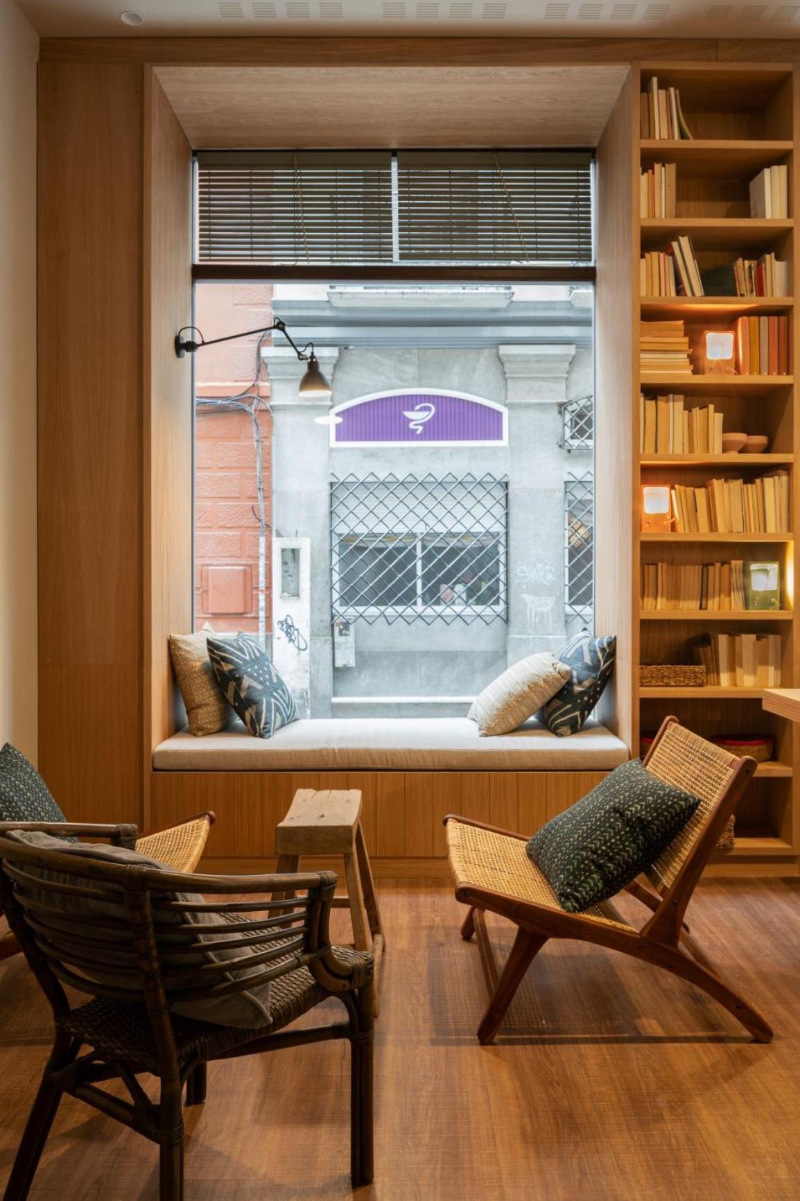 Communal lounge/ TV room