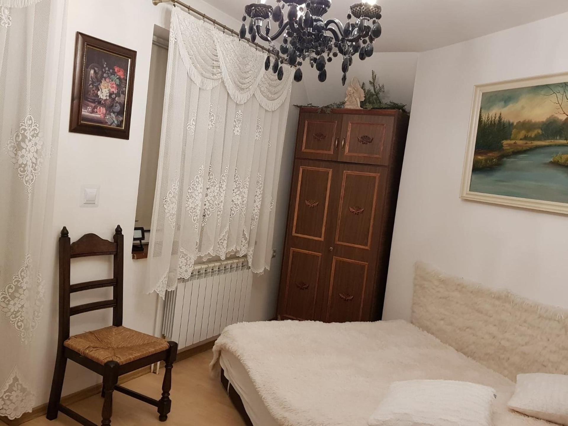Family Room with Balcony and Mountain View 
