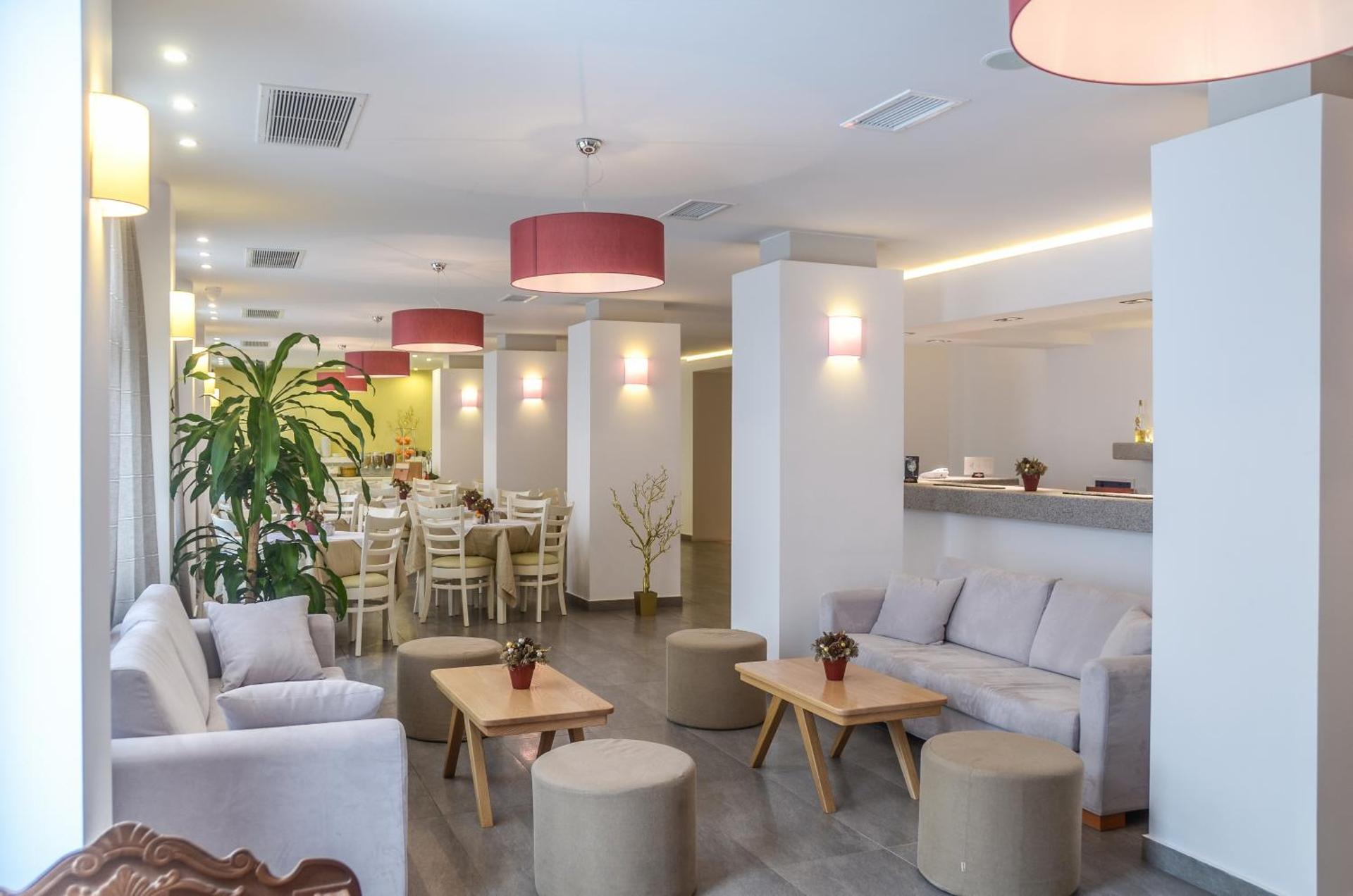 Communal lounge/ TV room