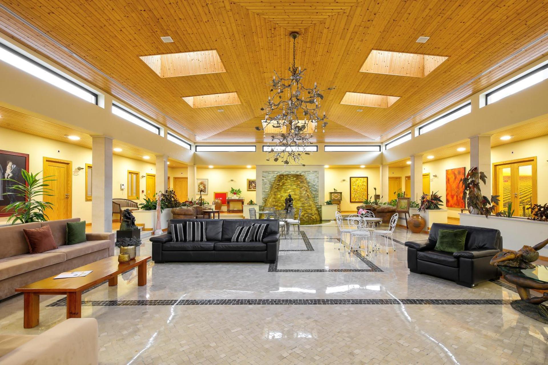 Communal lounge/ TV room