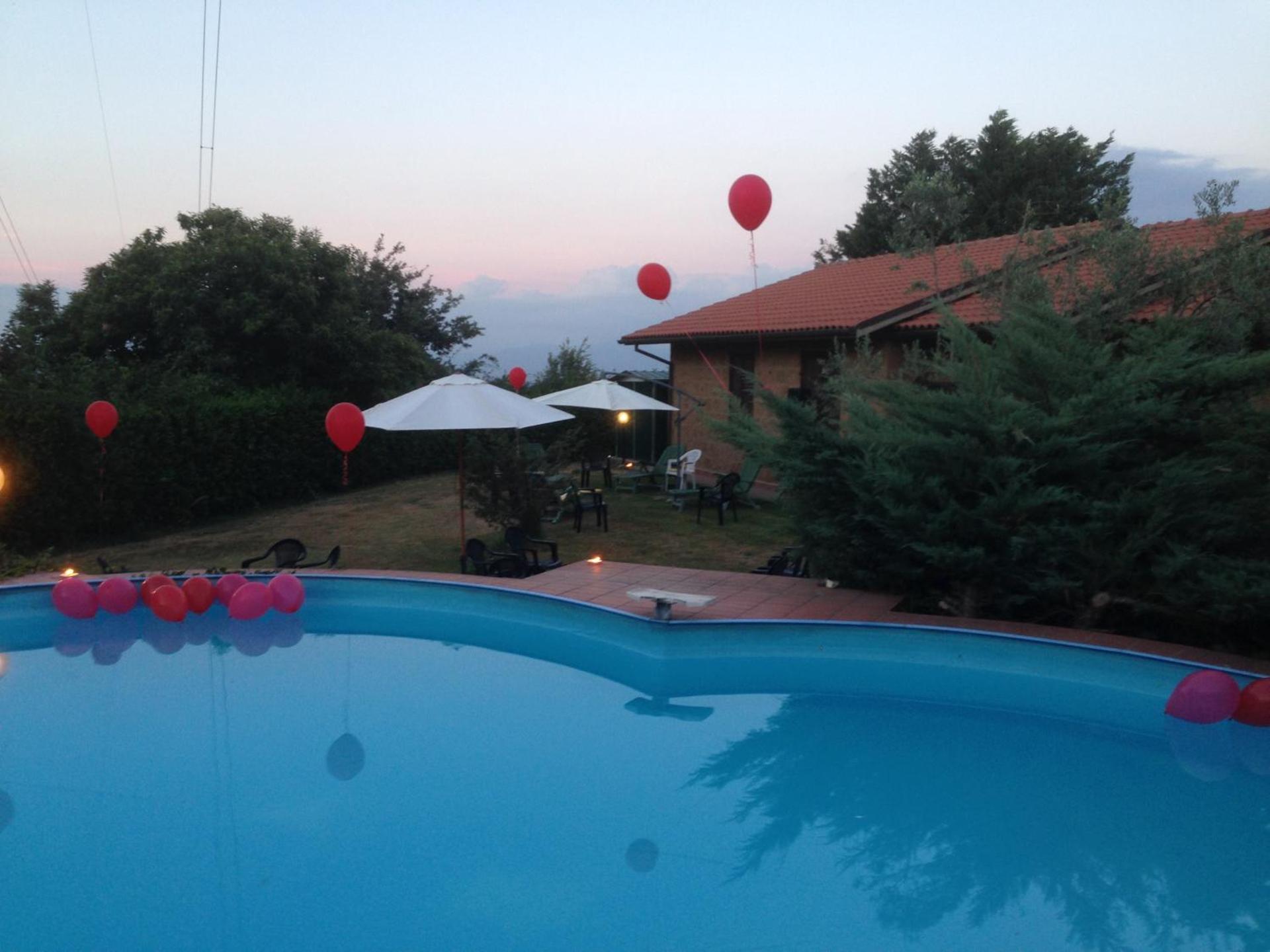 villa di charme con piscina e jacuzzi tra Roma e Viterbo