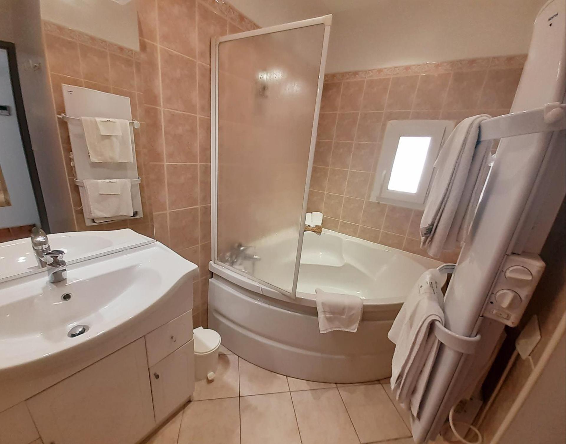 Logis Hôtel Restaurant Le Clos des Capitelles