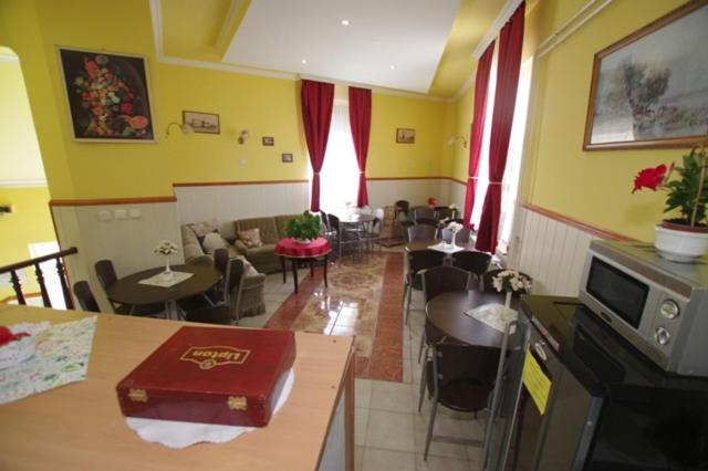 Fehér Hajó Panzió és Vendéglő