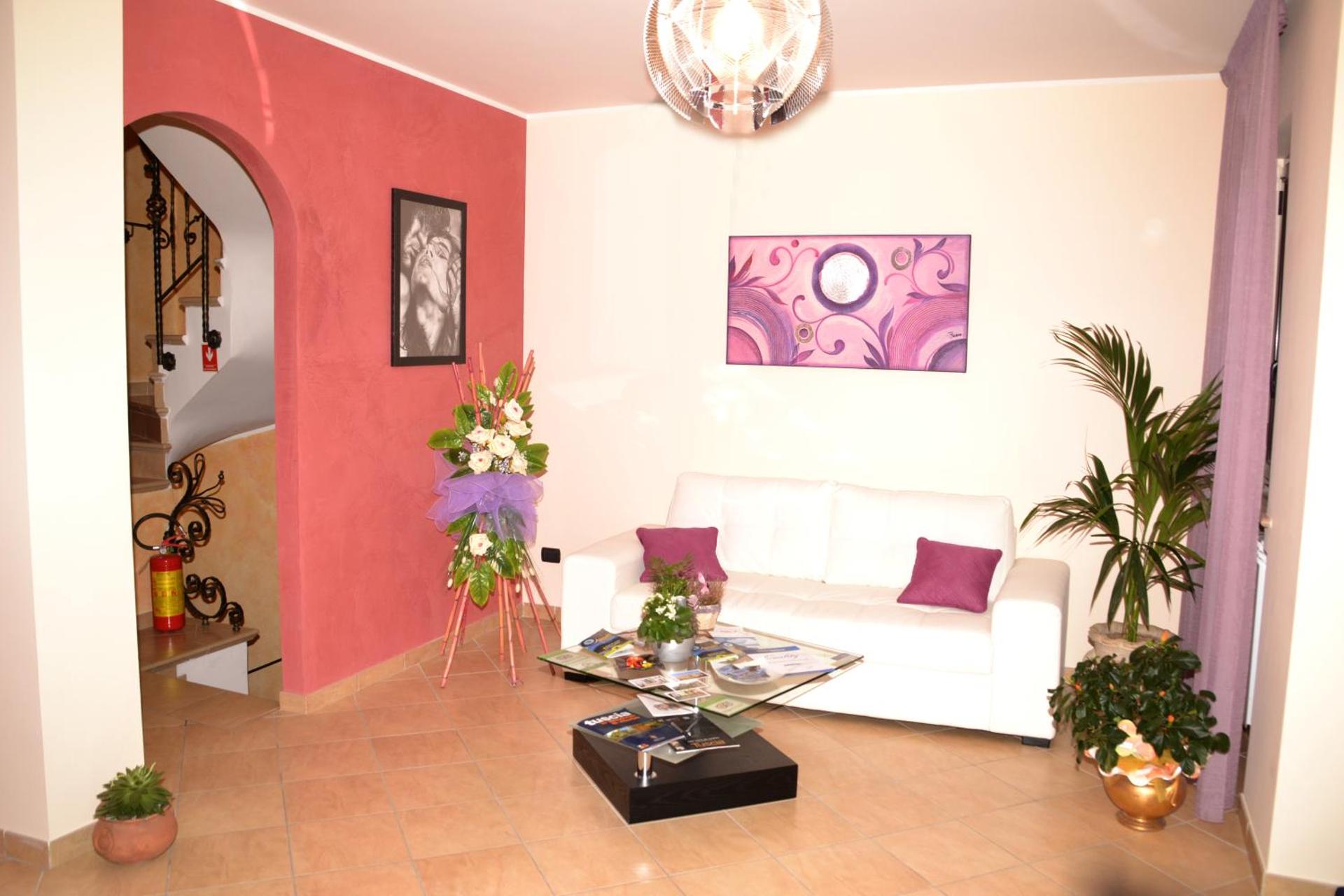 Communal lounge/ TV room