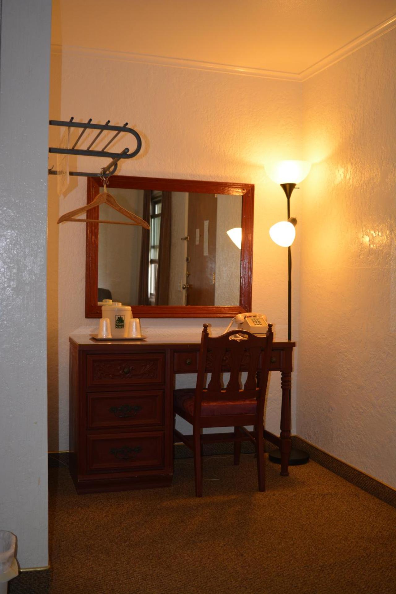 The Evergreen Motel in Kansas