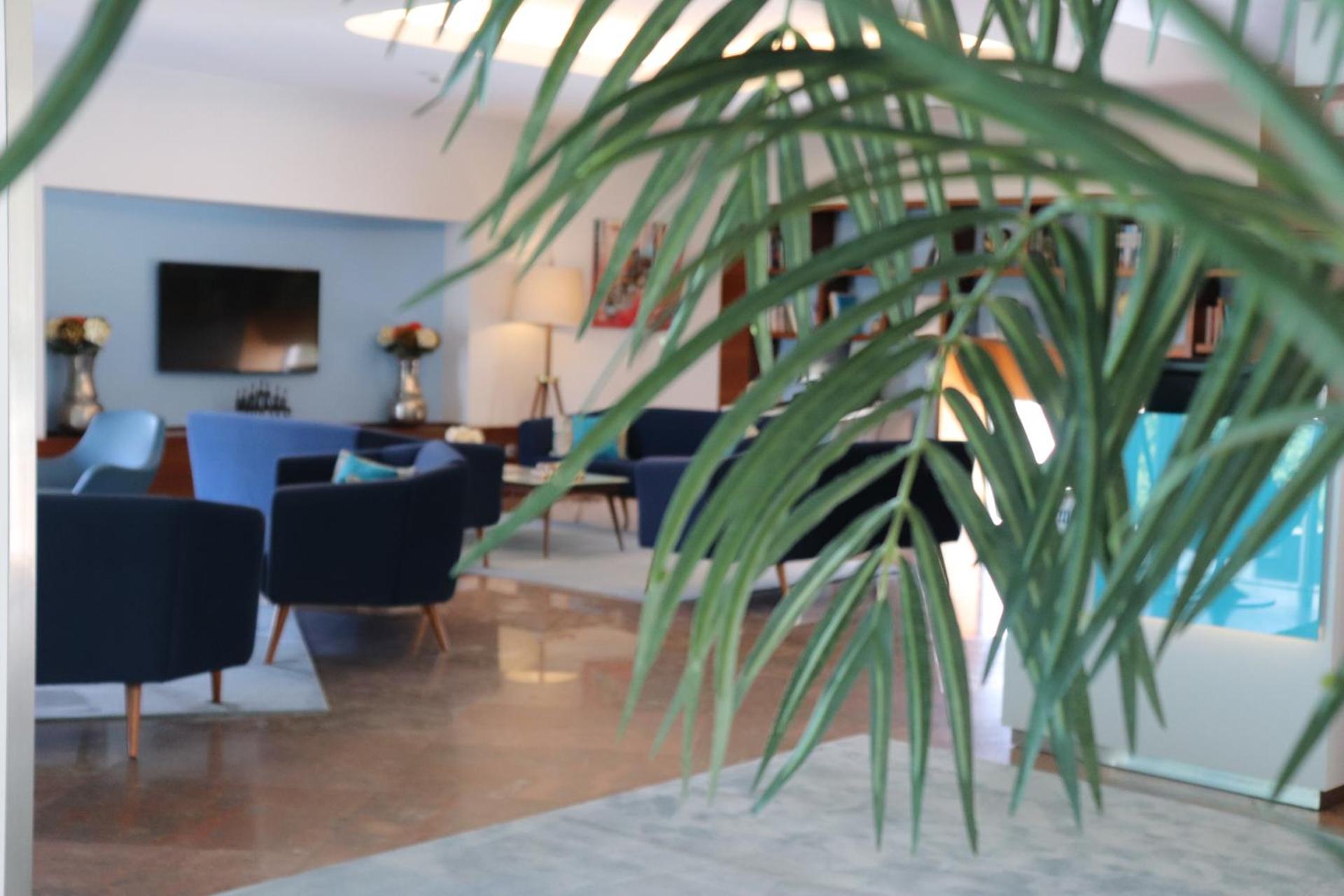 Communal lounge/ TV room