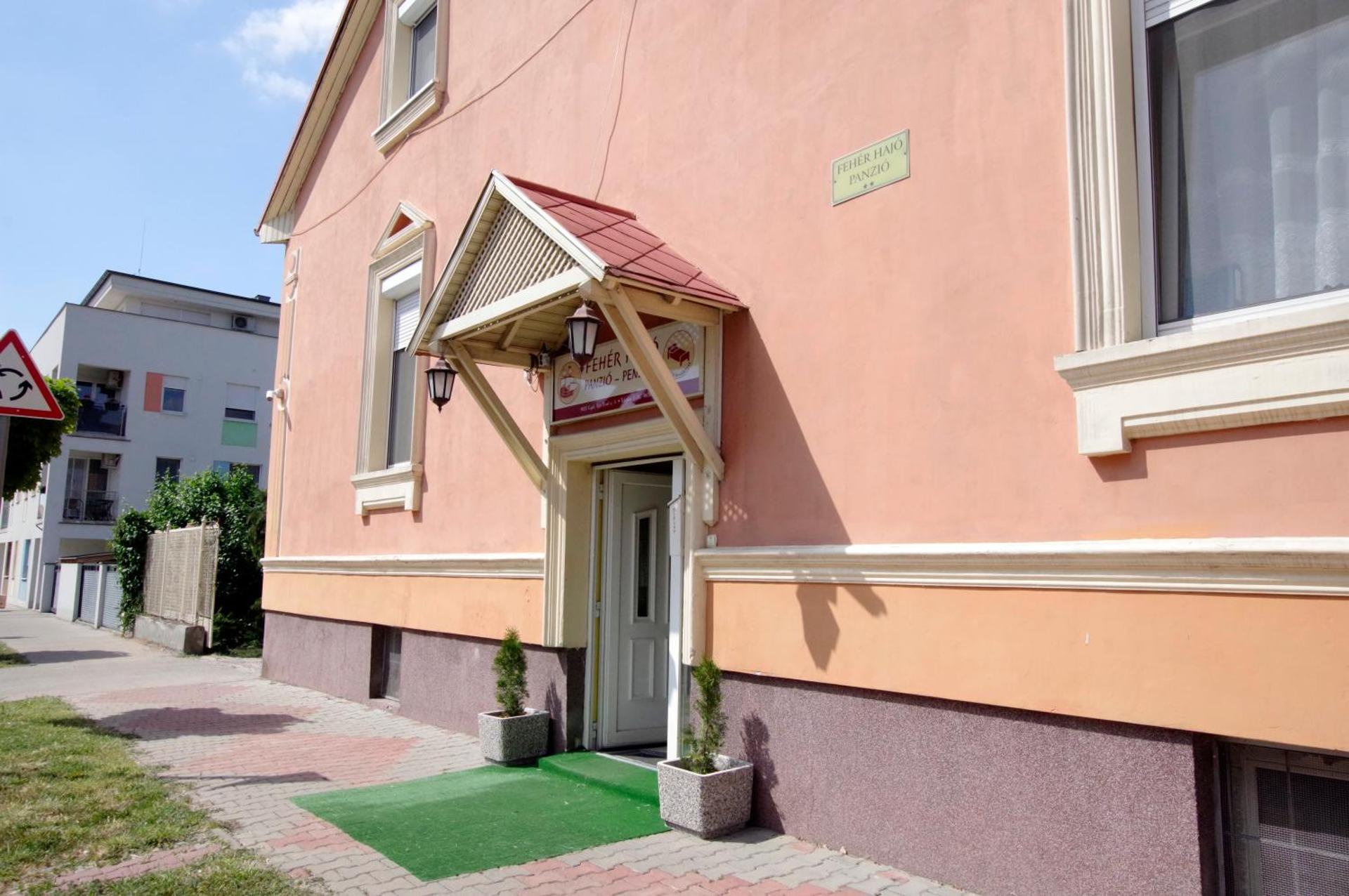 Fehér Hajó Panzió és Vendéglő