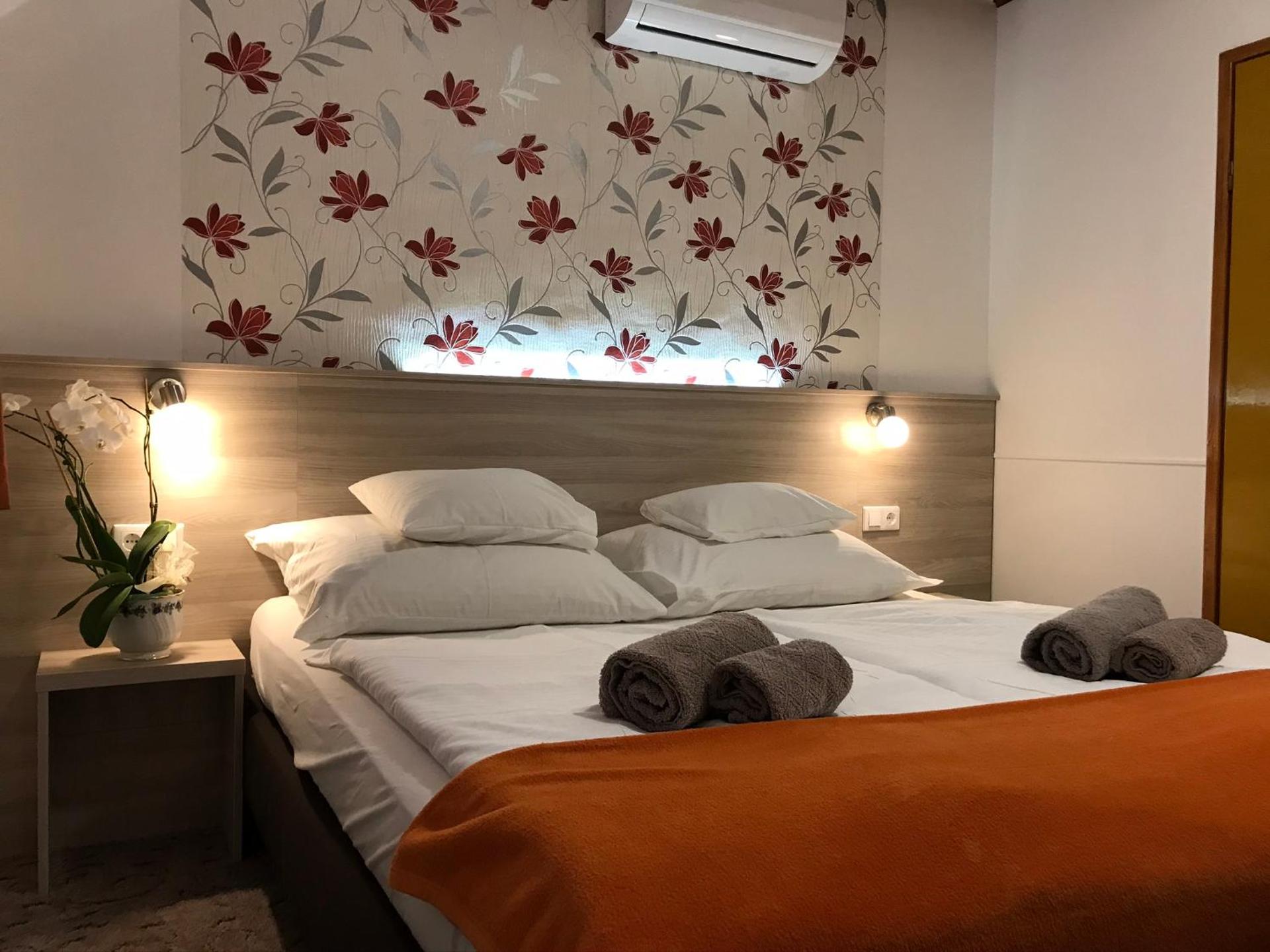 Studio with Shared Balcony