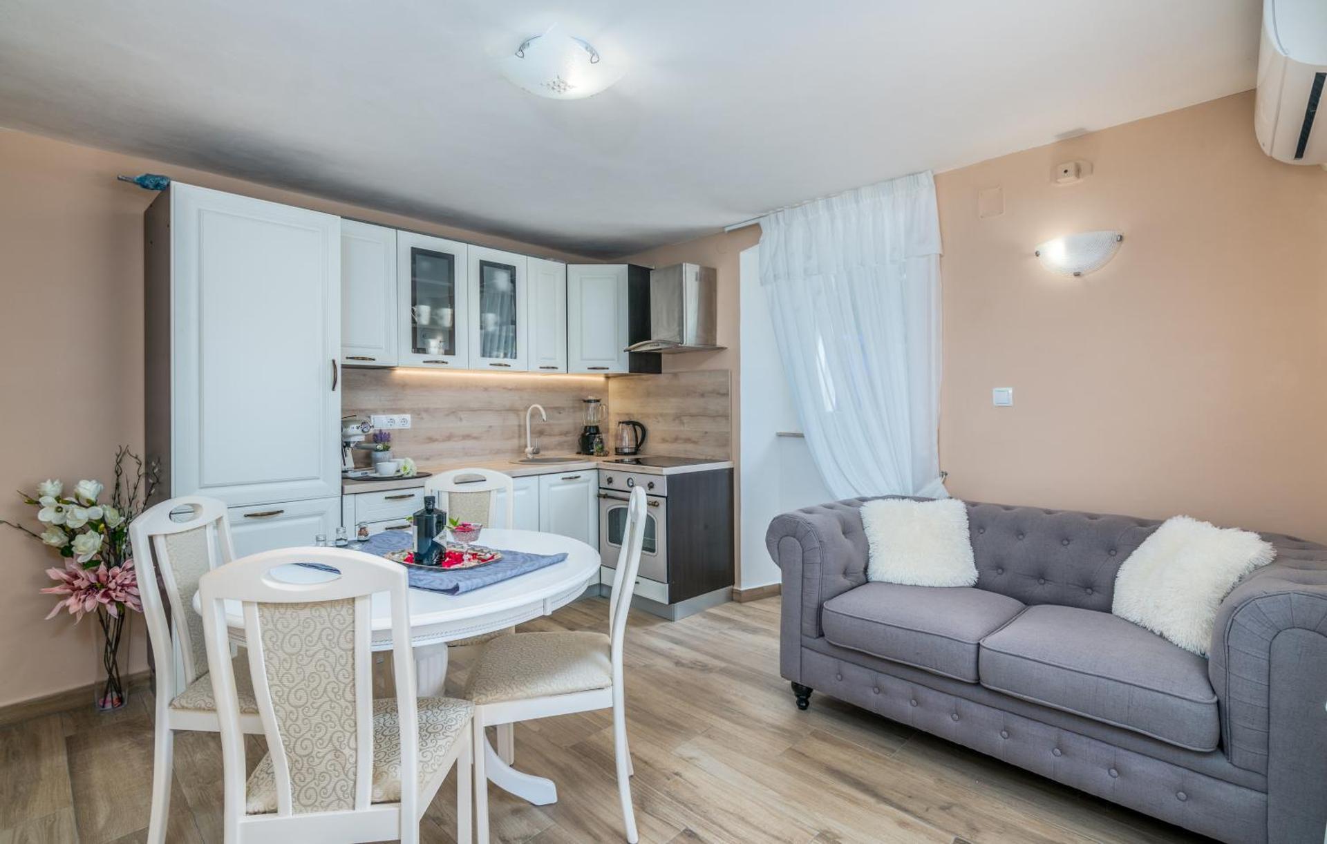 Holiday House Serenity