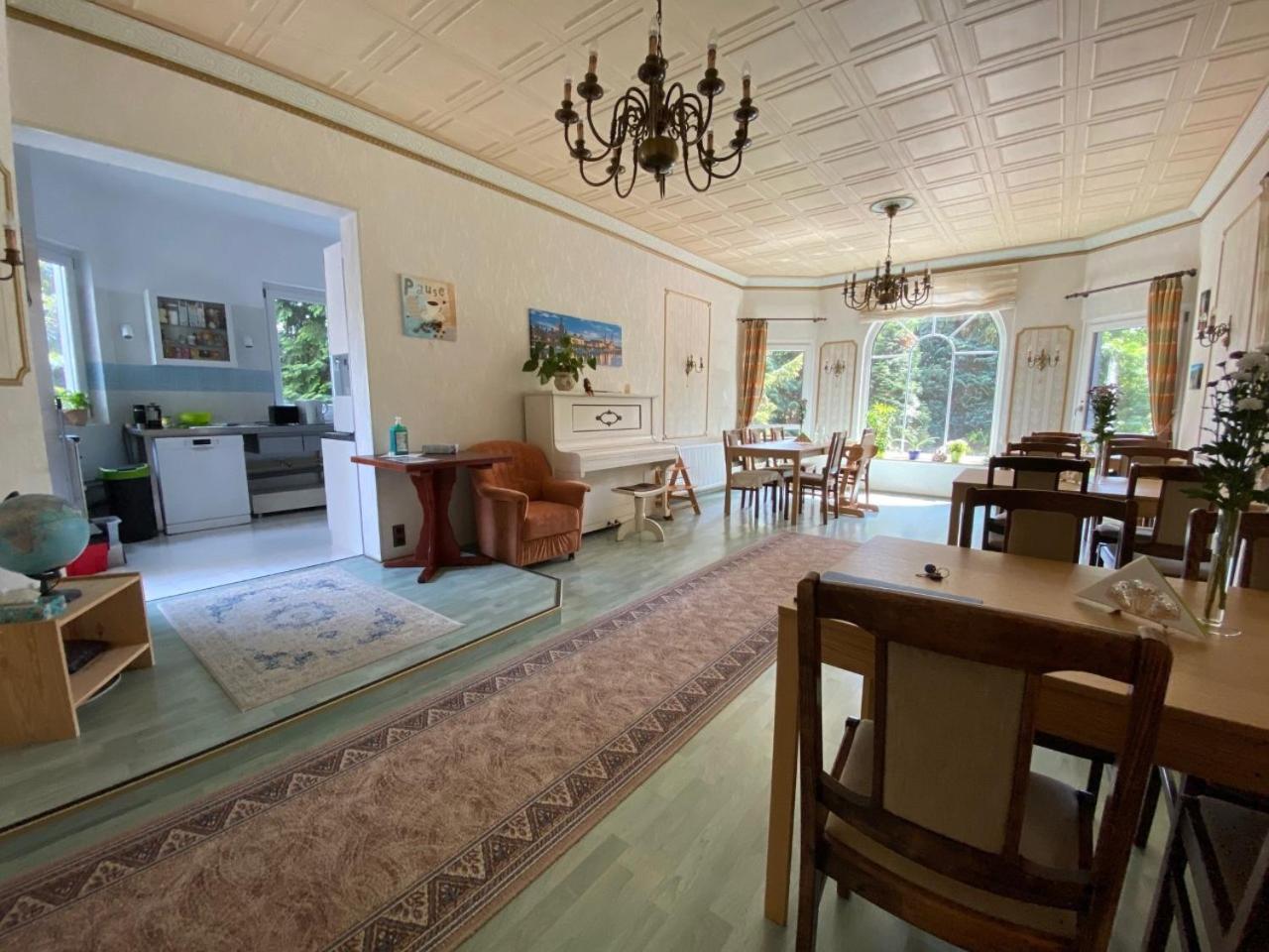 Communal lounge/ TV room