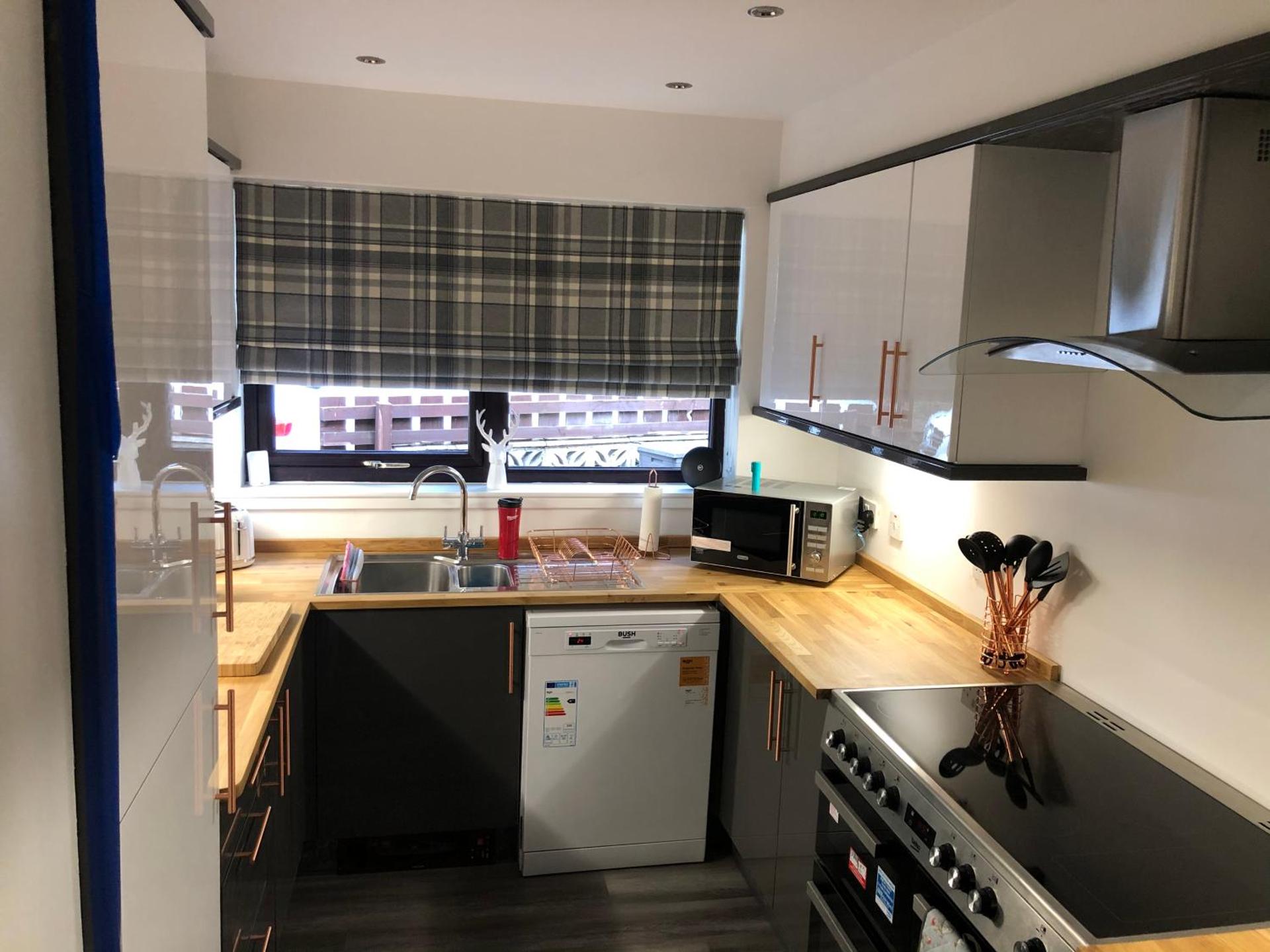 Amazing Alps and Loch views - HOT TUB and pet friendly