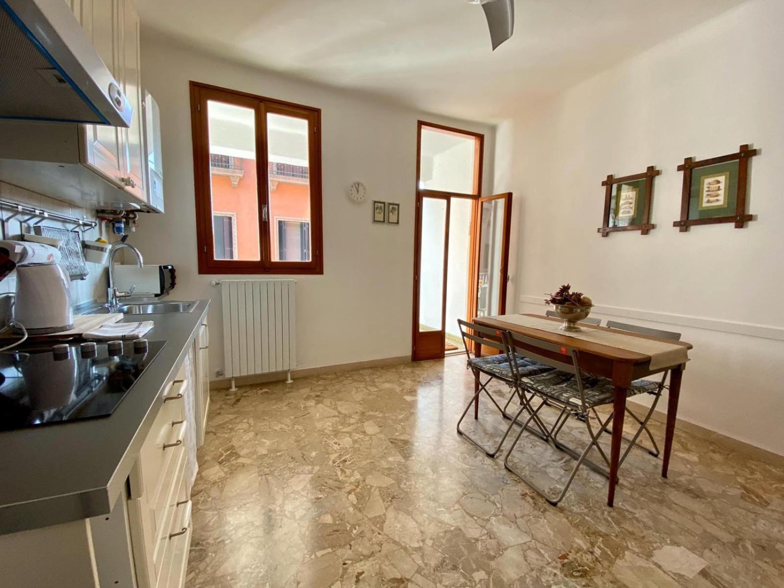 Calle San Giacomo Apartment