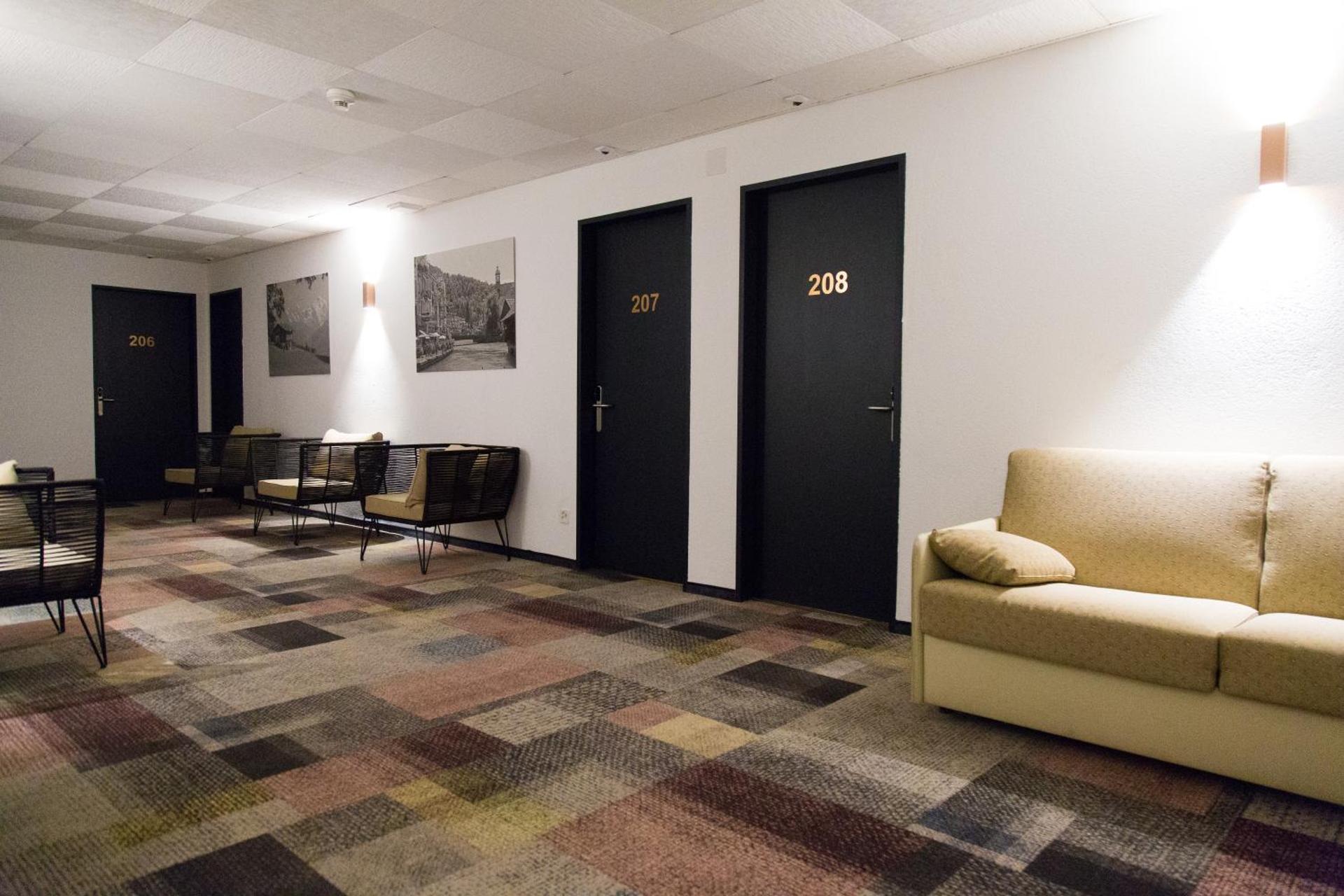 Enjoy 1313AG Hotel Touring