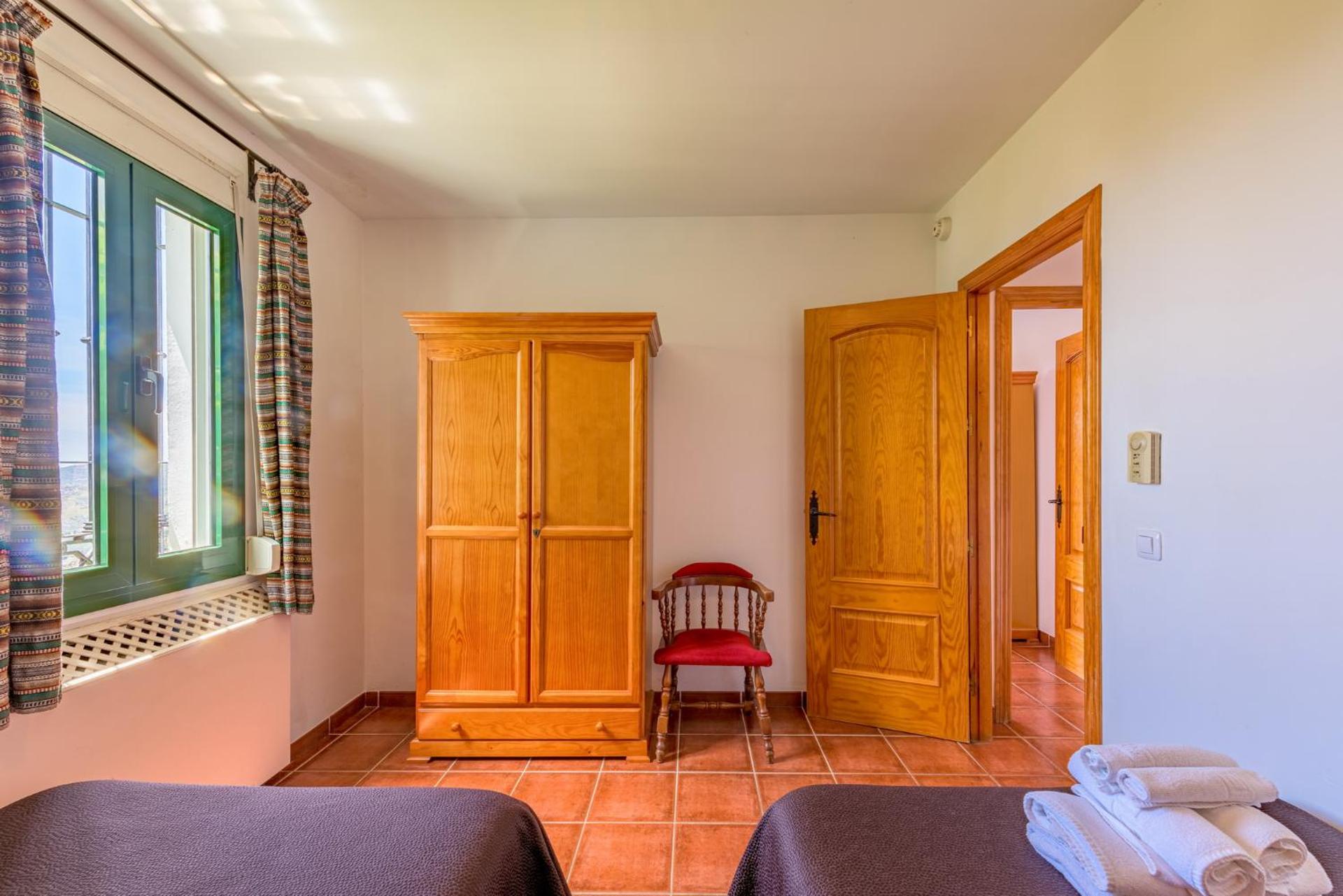 Deluxe 2-Bedroom Apartment (6 adults)