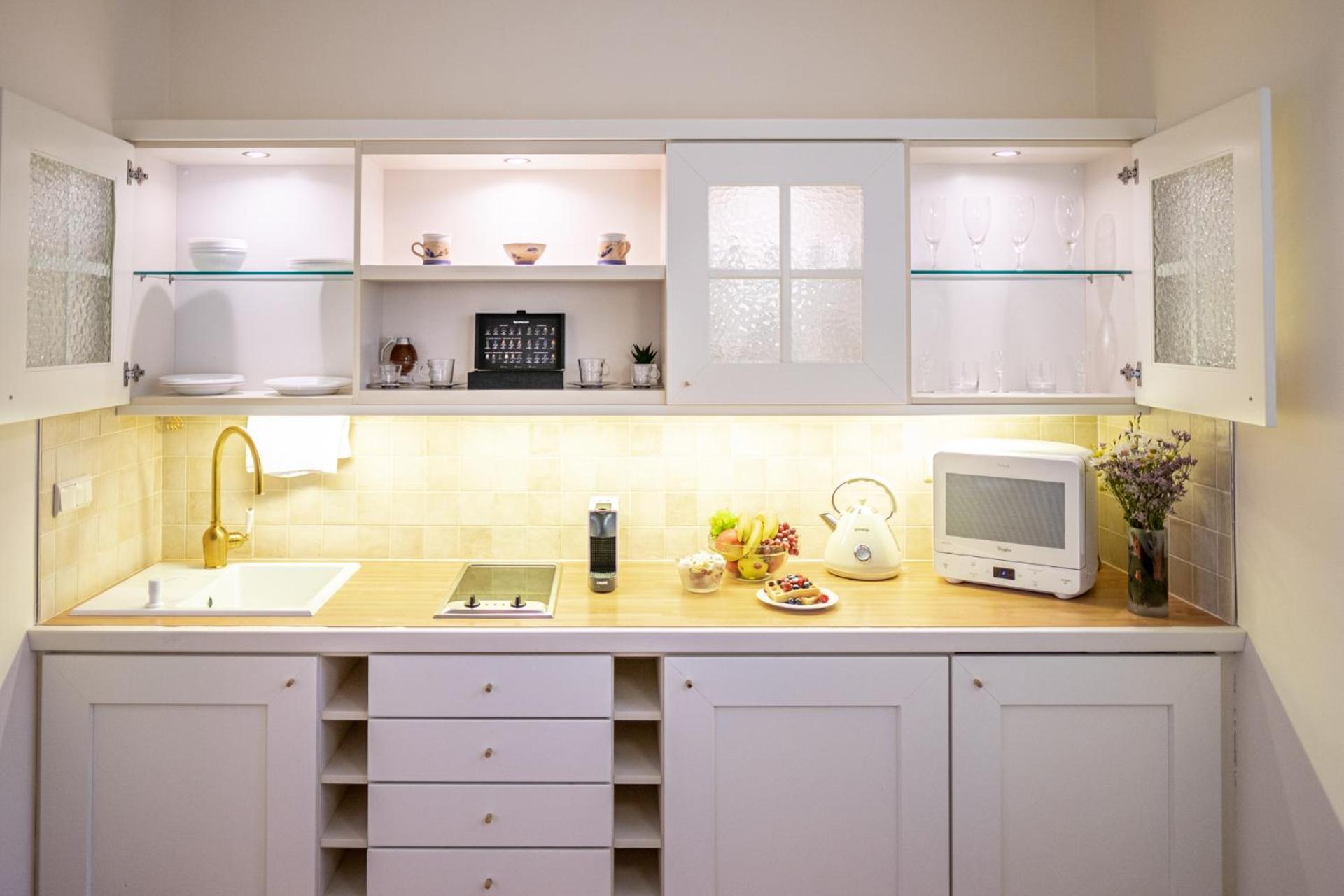 Kitchen or kitchenette