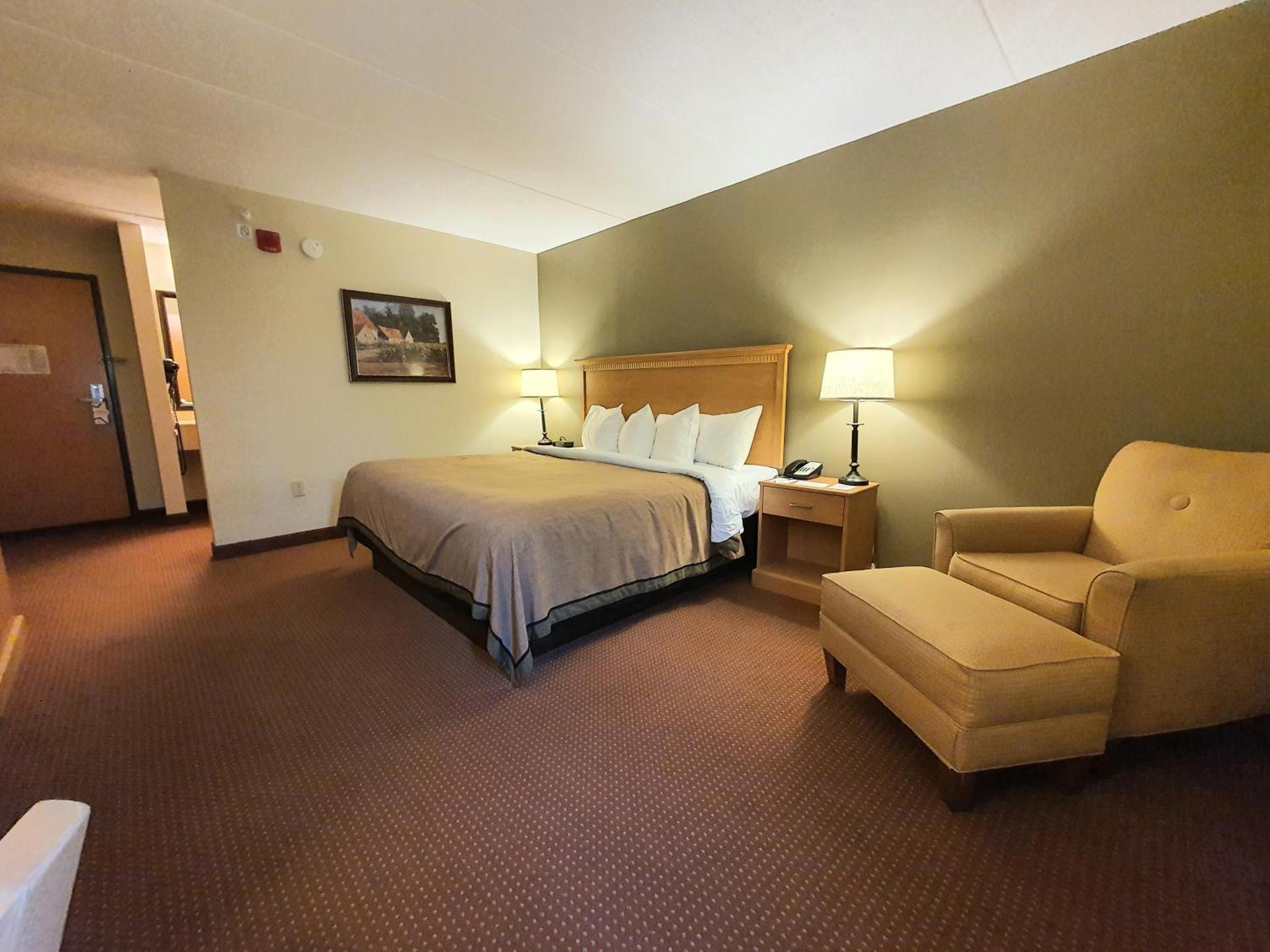 AmeriVu Inn and Suites - Waconia