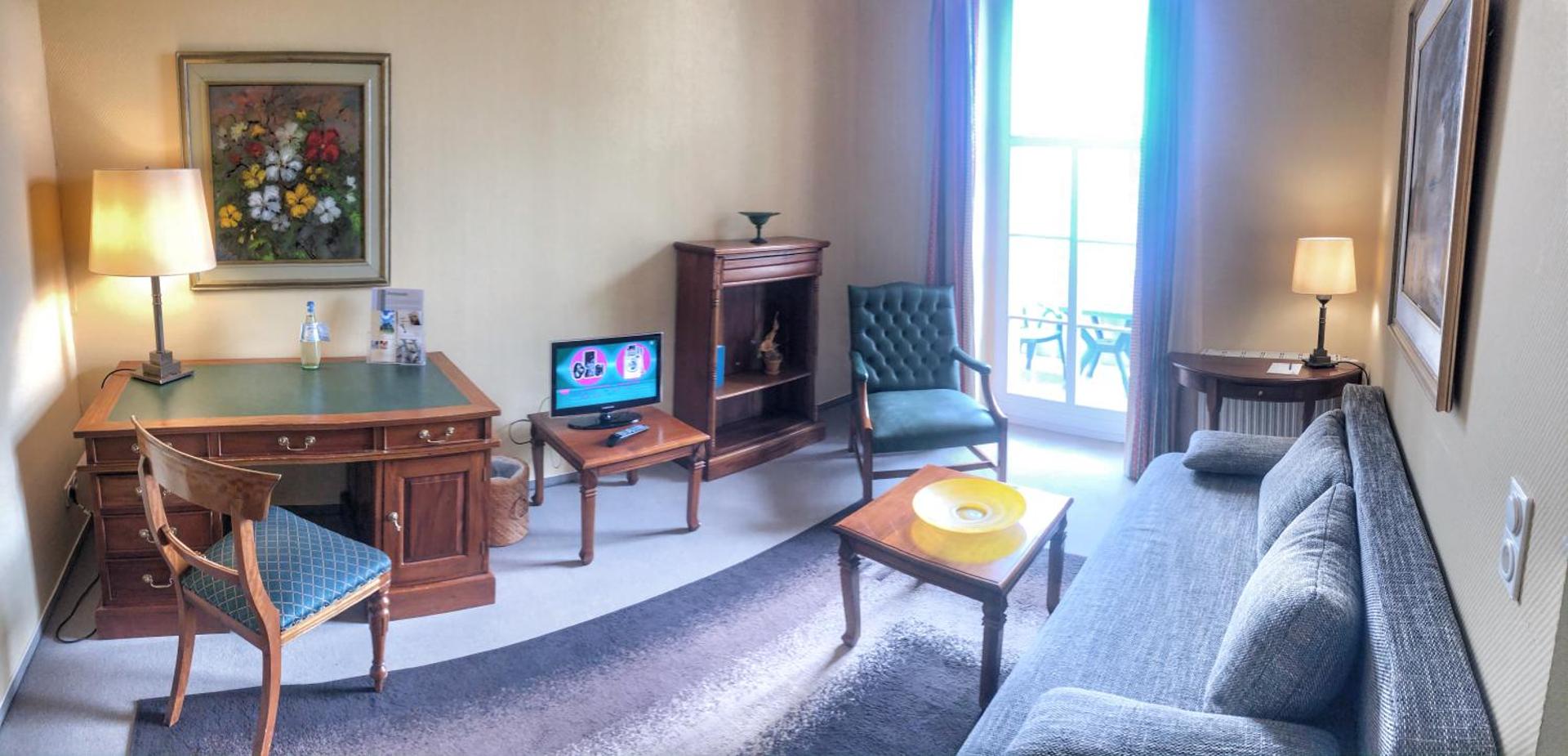 Photo of the whole room