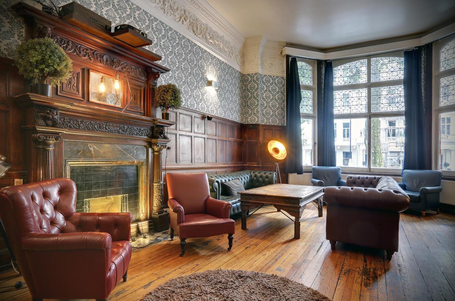 Communal lounge/ TV room