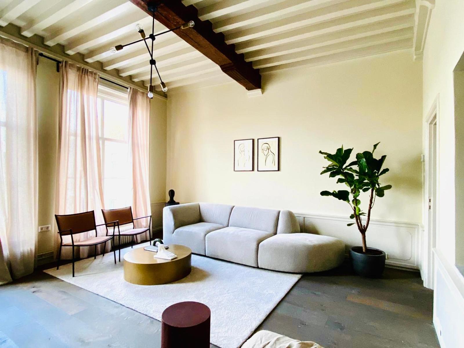 Communal lounge/ TV room