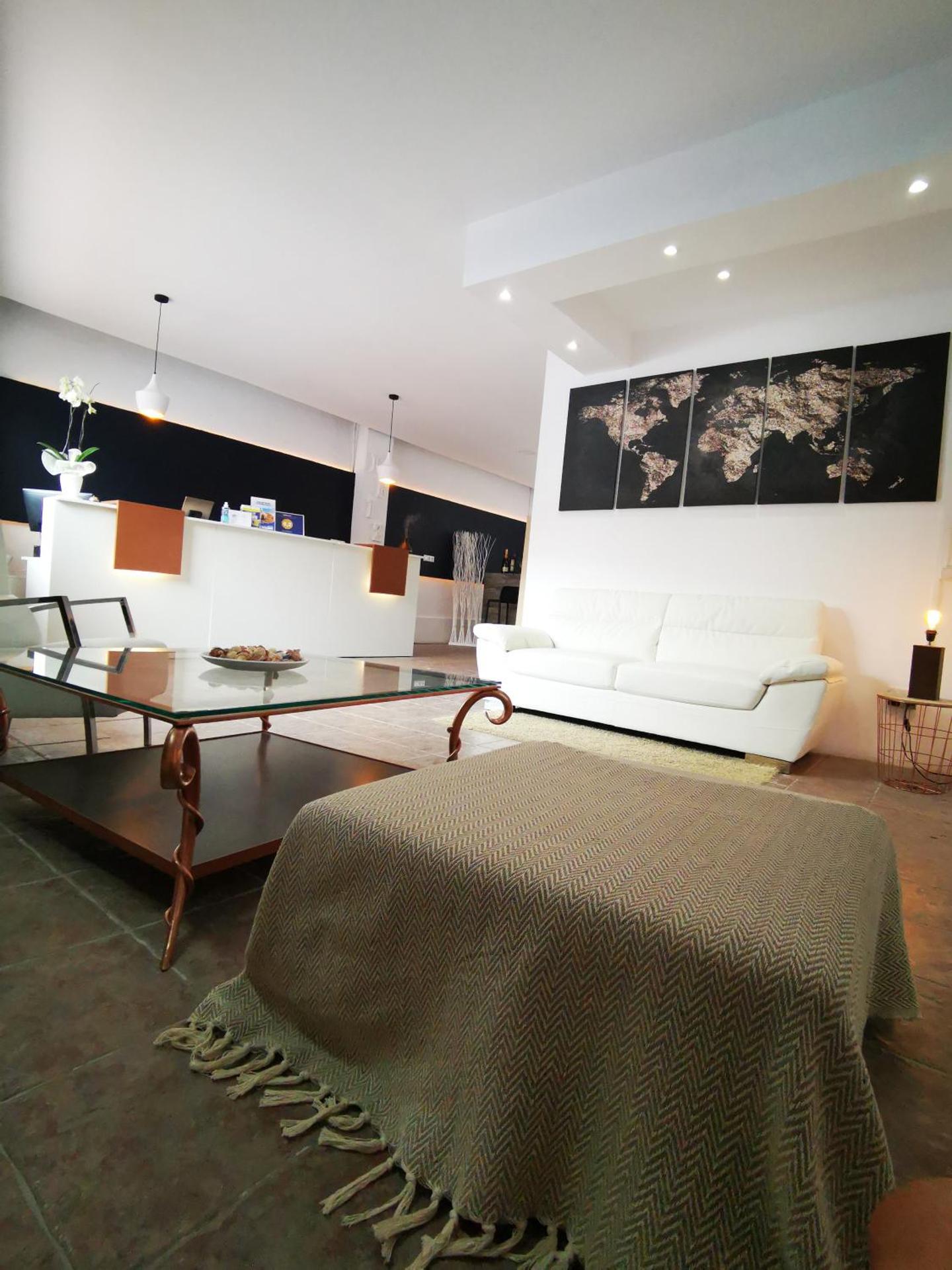 Communal lounge/ TV room