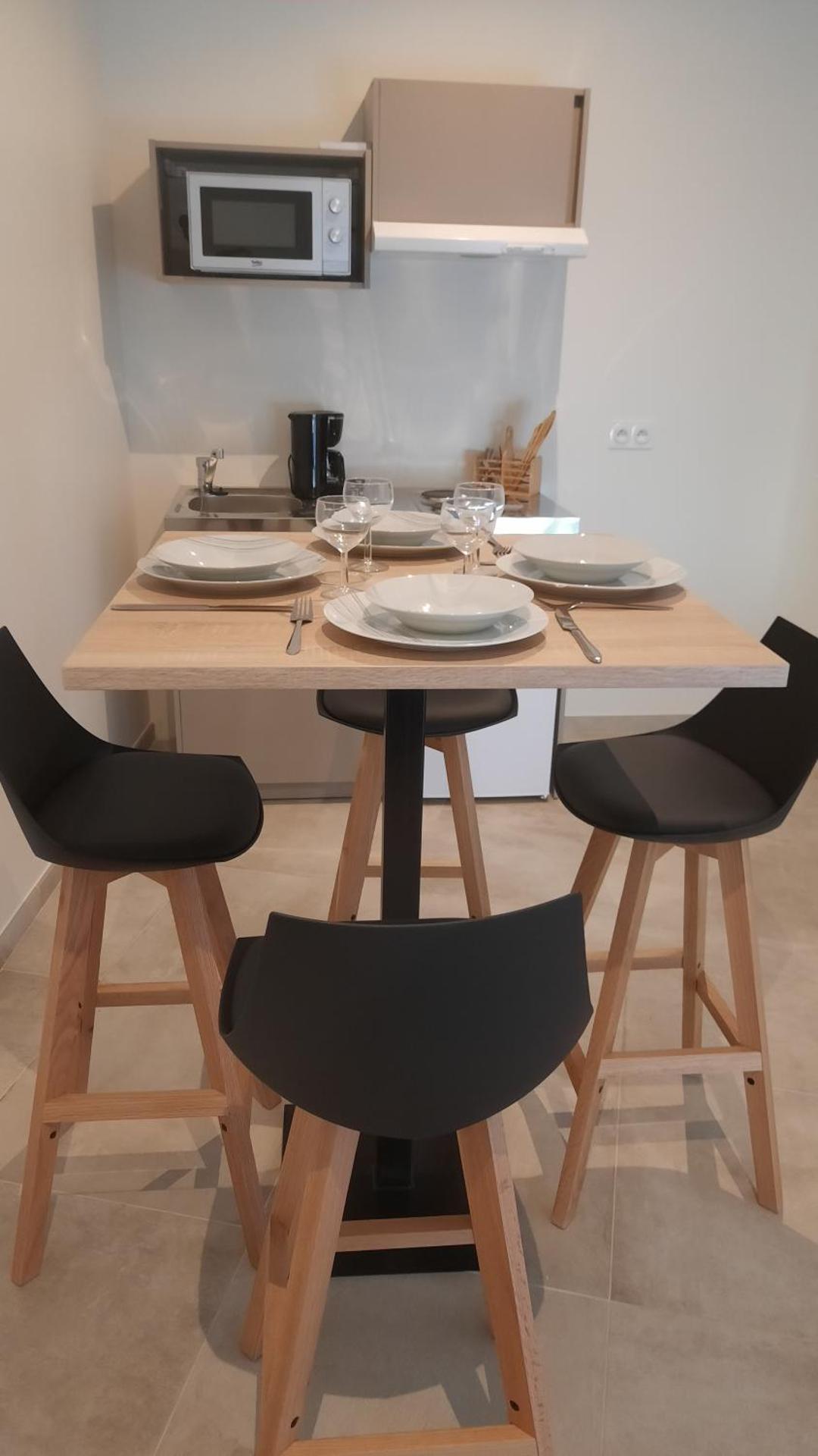 Kitchen or kitchenette