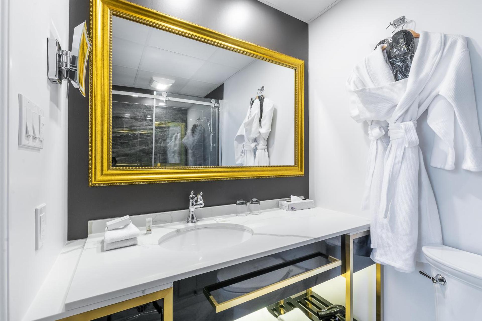 Corporate Queen Room