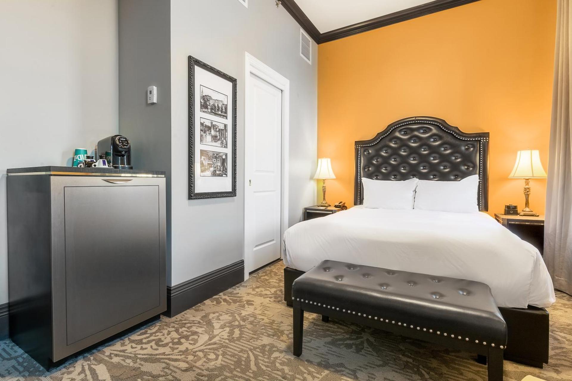 Corporate Queen Room