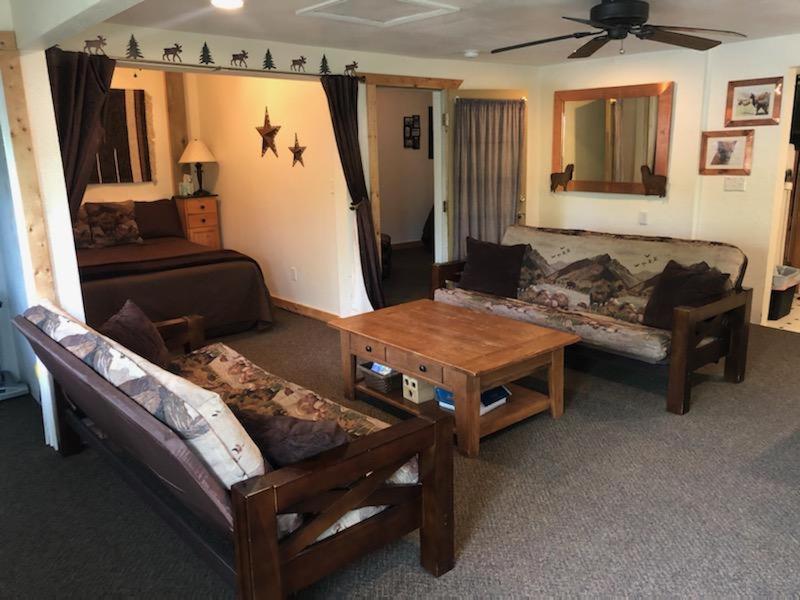 The Cottage - Two Bedrooms, One Bath, Full Kitchen