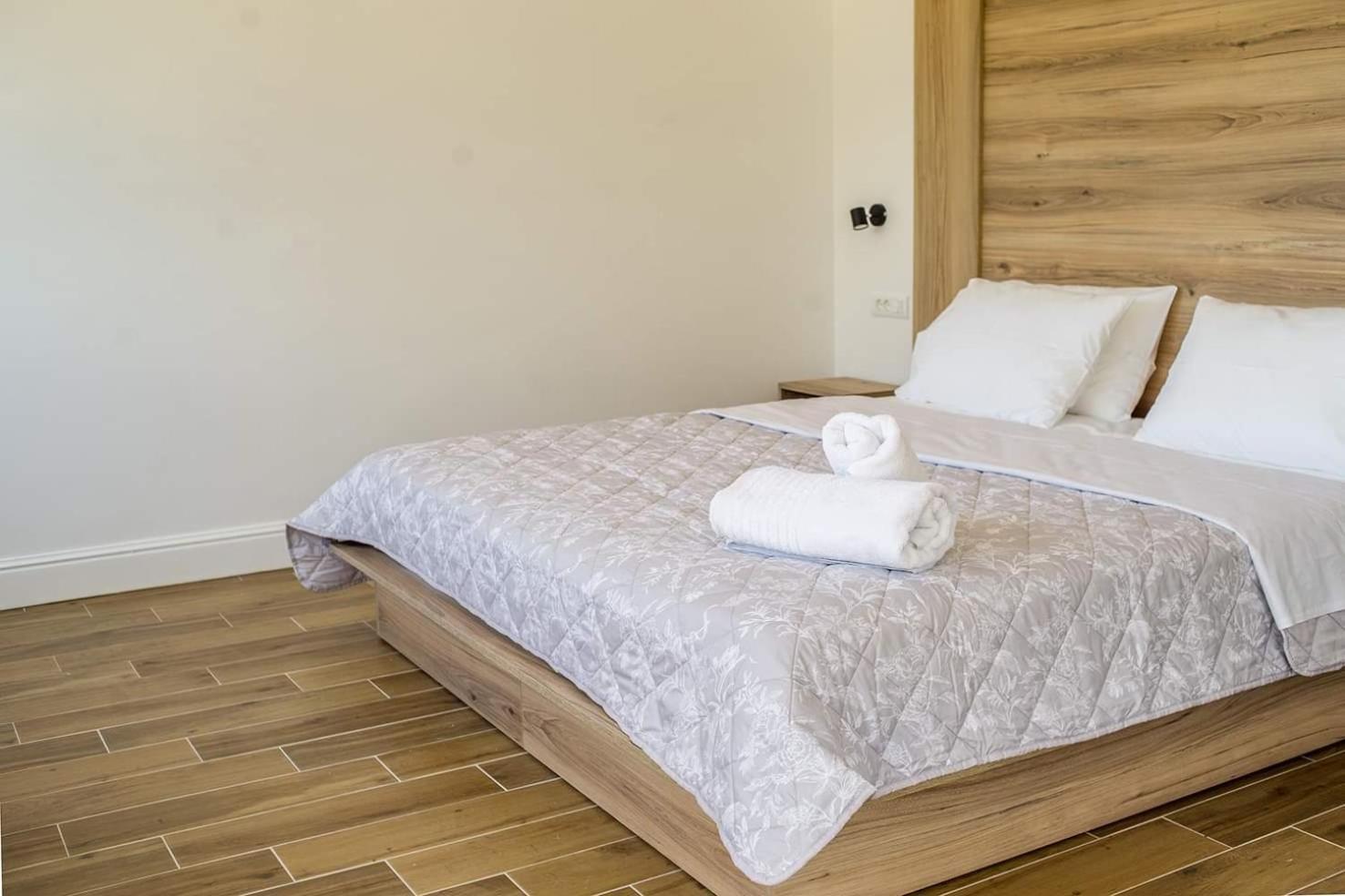 Family Room with Garden View