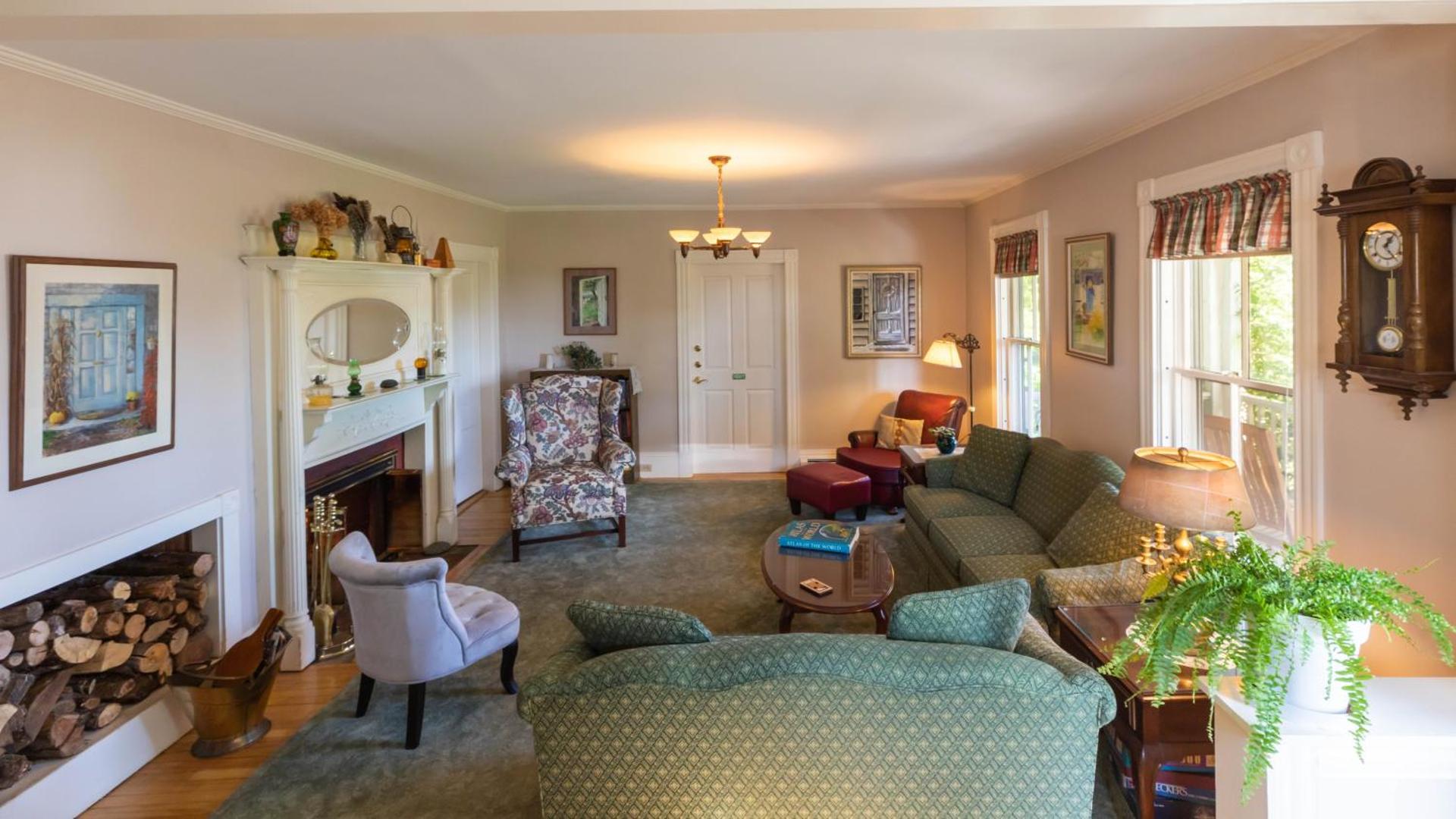 Communal lounge/ TV room