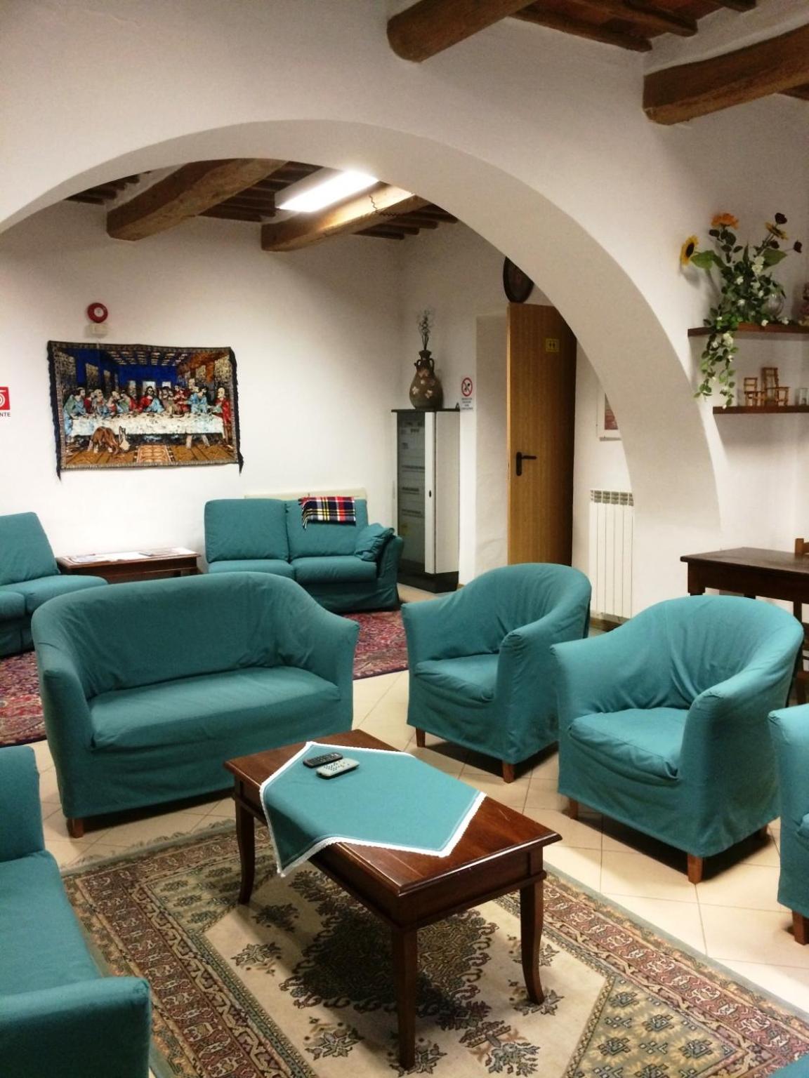 Communal lounge/ TV room