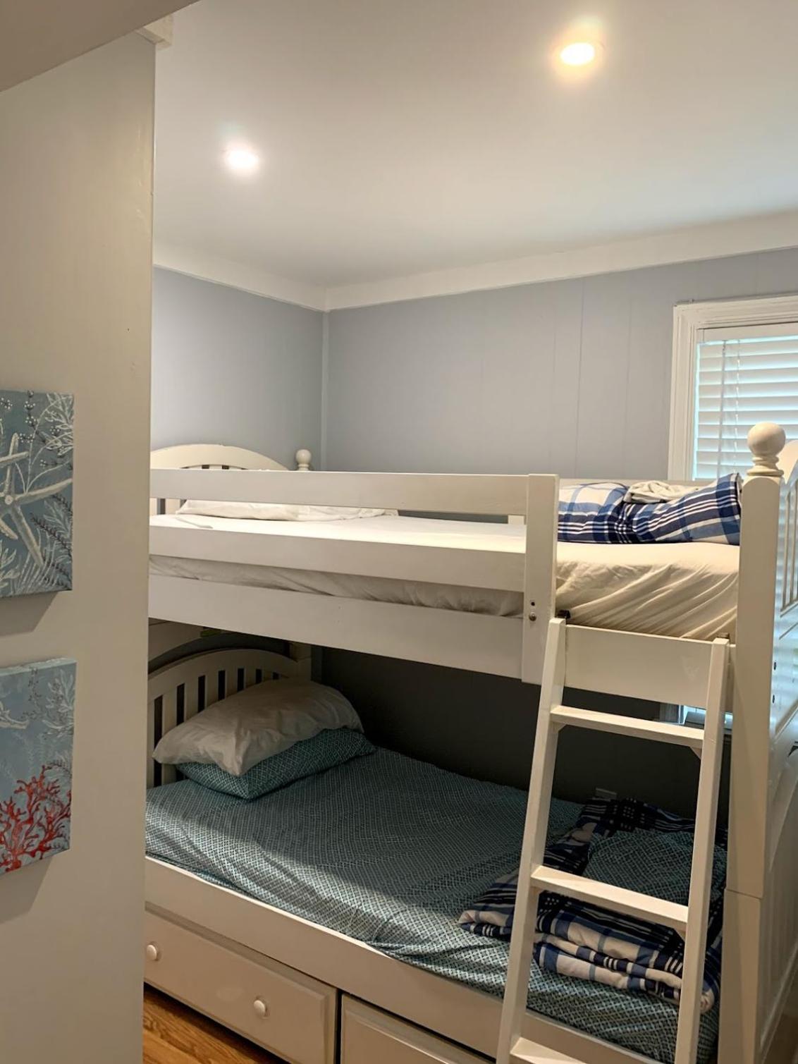 Tybeeland Steps to the Beach with Oceanviews, Beachside of Butler Ave