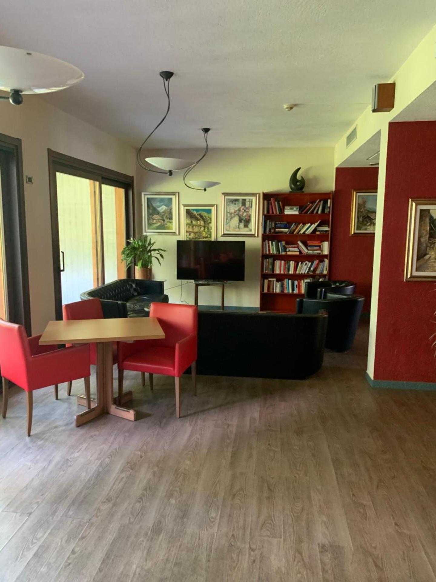 Communal lounge/ TV room