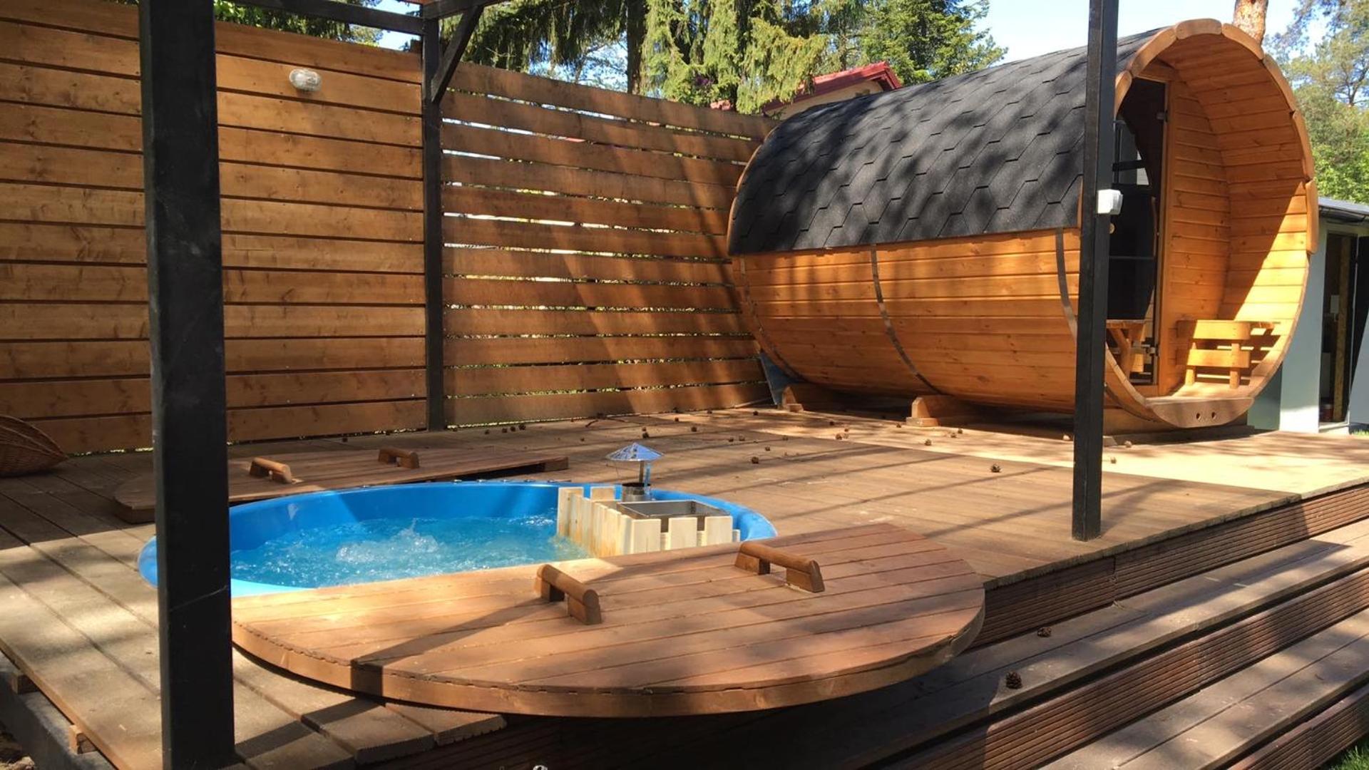 Luksusowy Apartament pod Lasem, Otwock -Shared garden, sauna, wood hot tub! Hot tub seasonal!