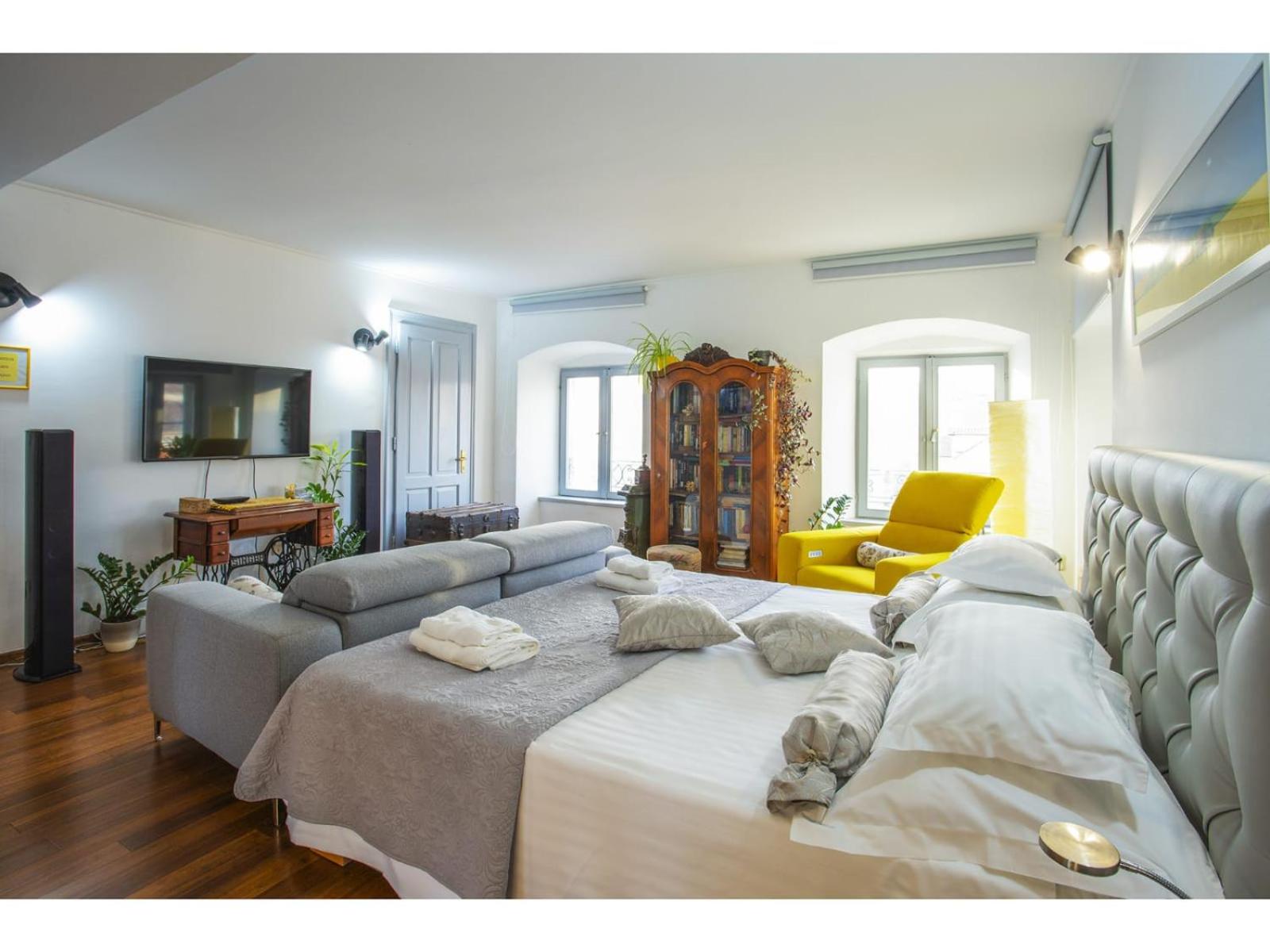 Photo of the whole room