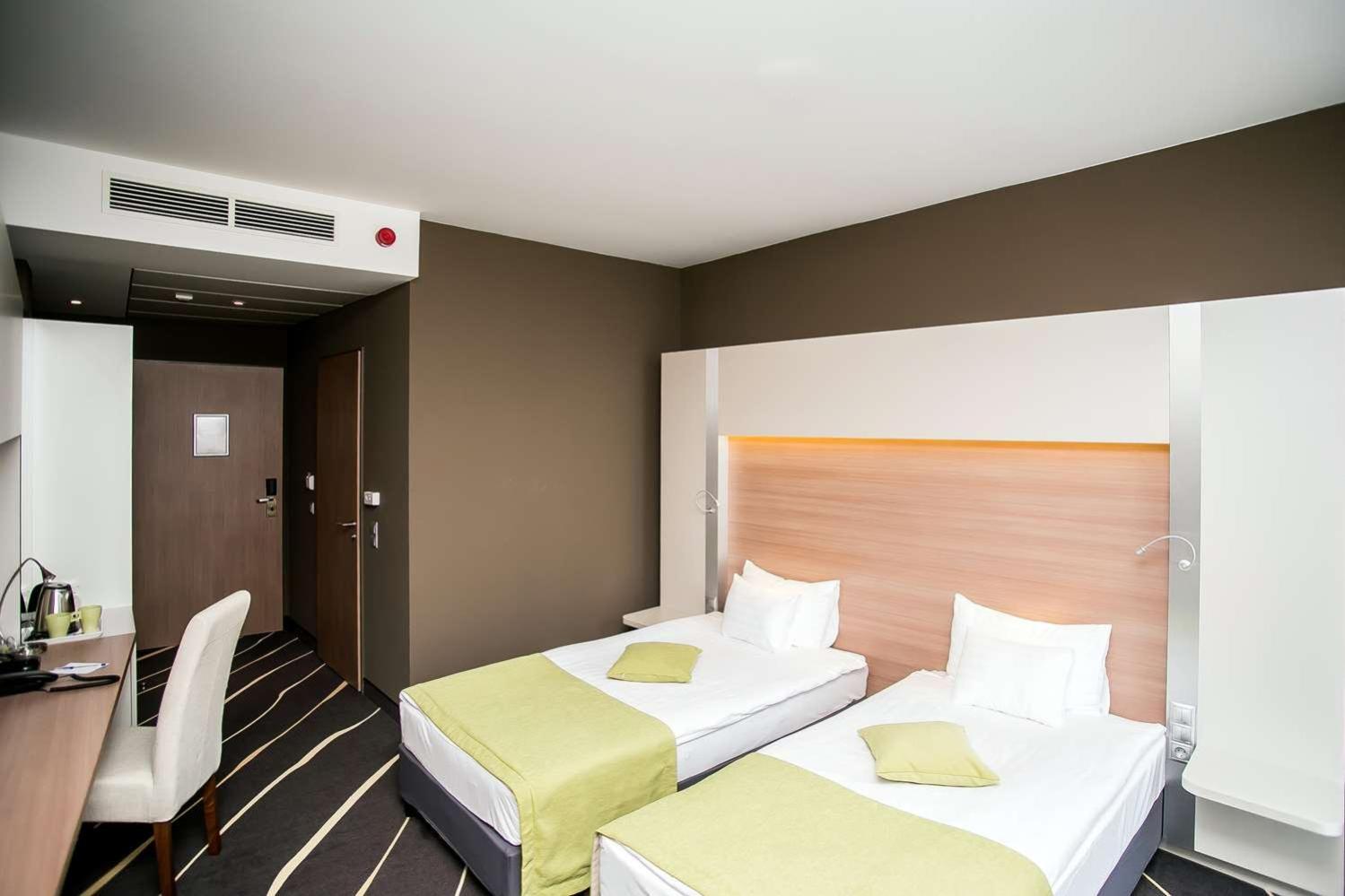 Twin Room with Two Single Beds - Non-Smoking