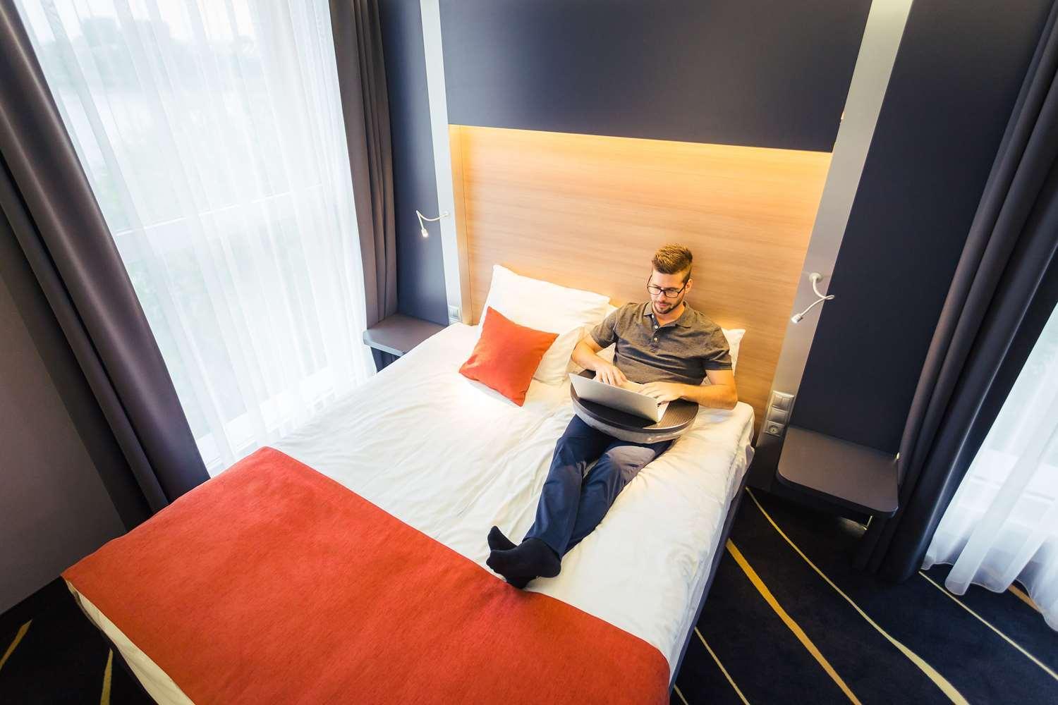 Twin Room with Two Single Beds - Non-Smoking