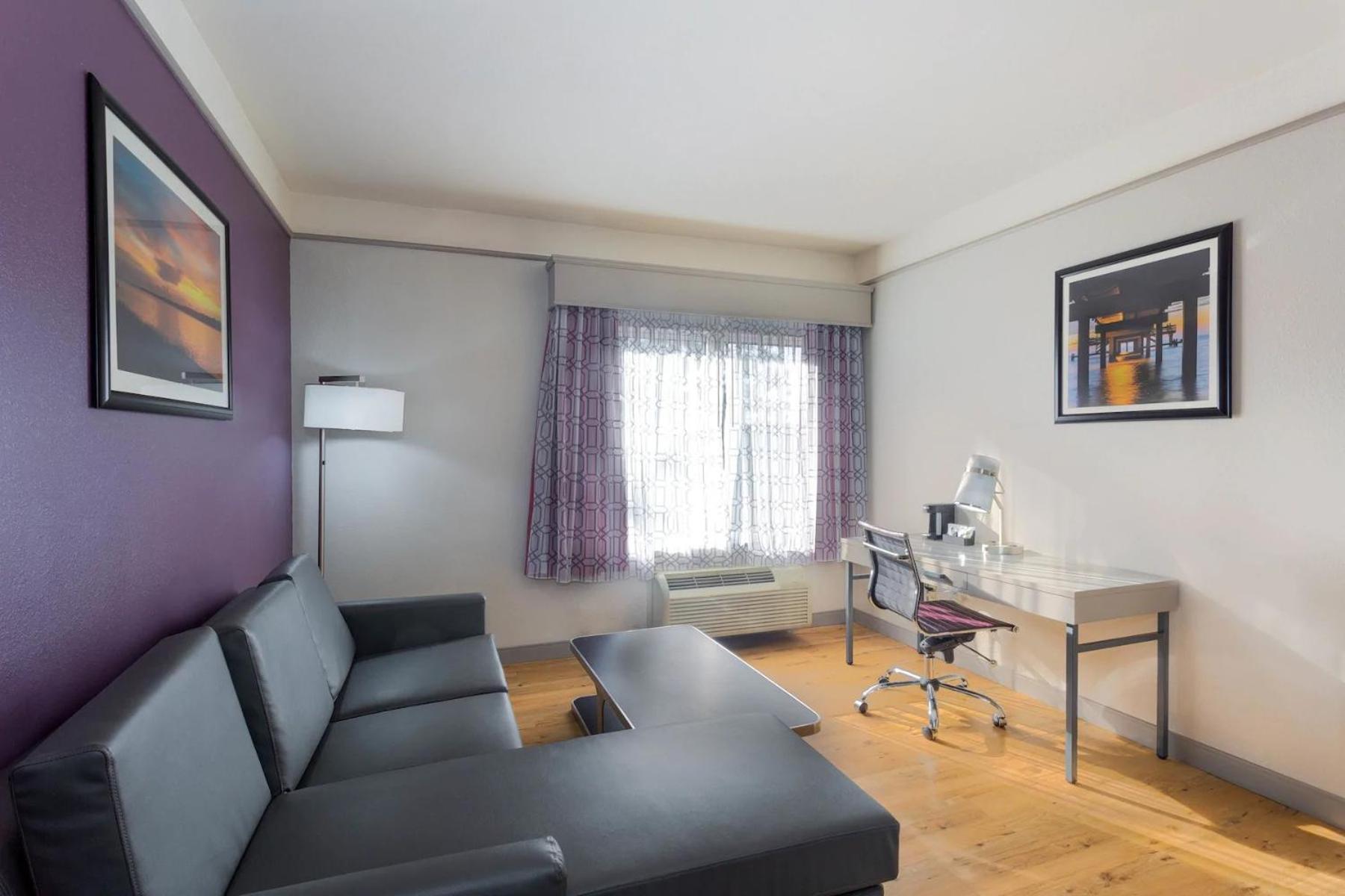 La Quinta by Wyndham Mobile - Daphne