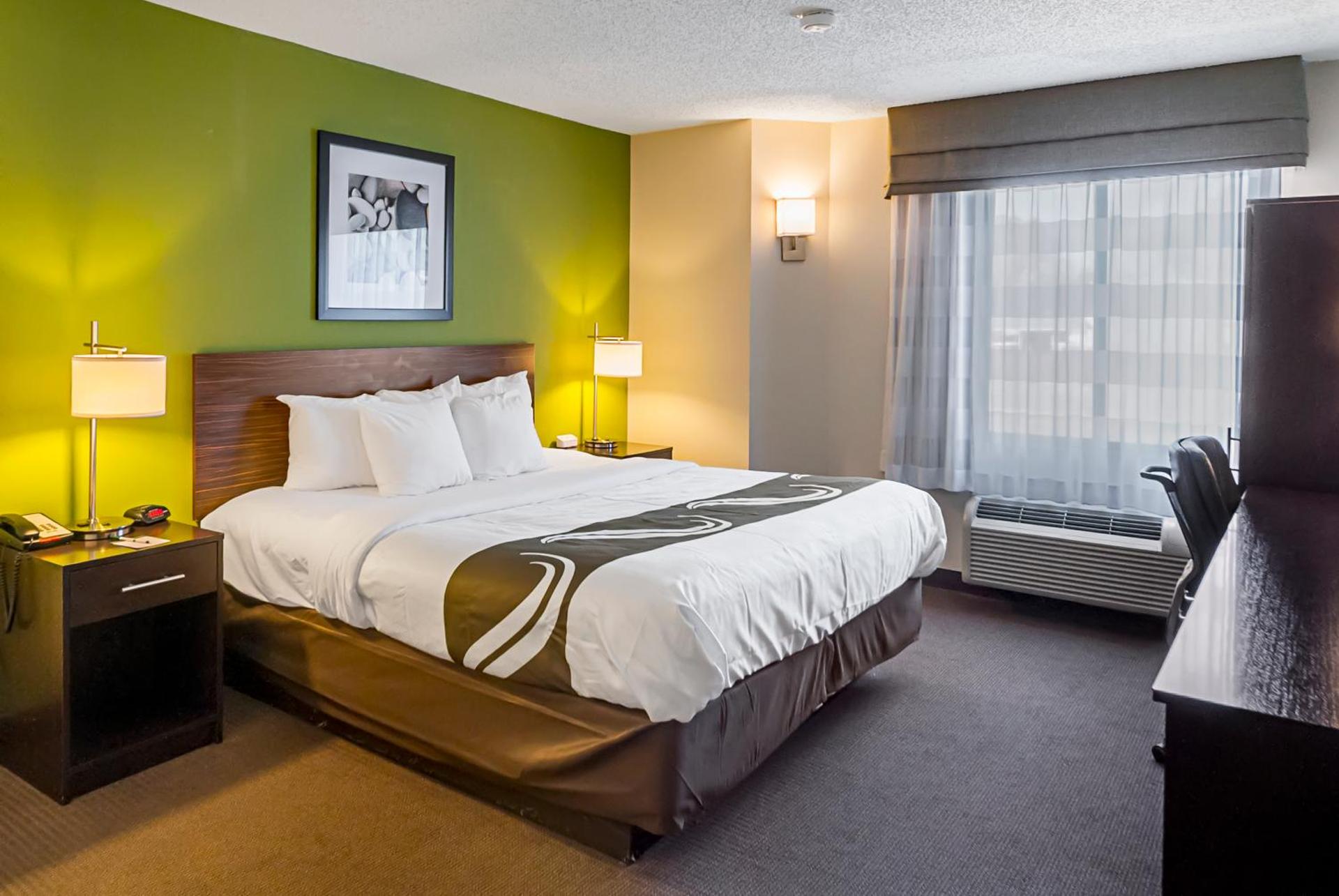 King Room with Whirlpool - Non-Smoking