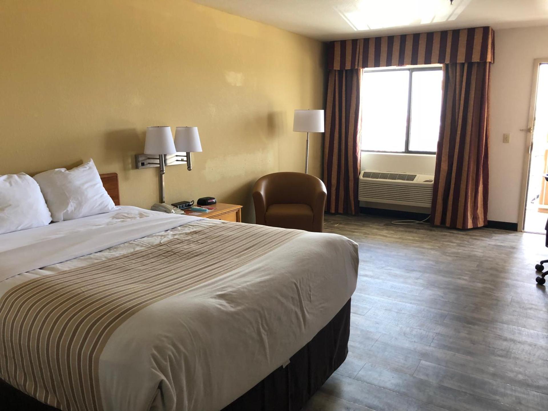 Queen Room - Non-Smoking