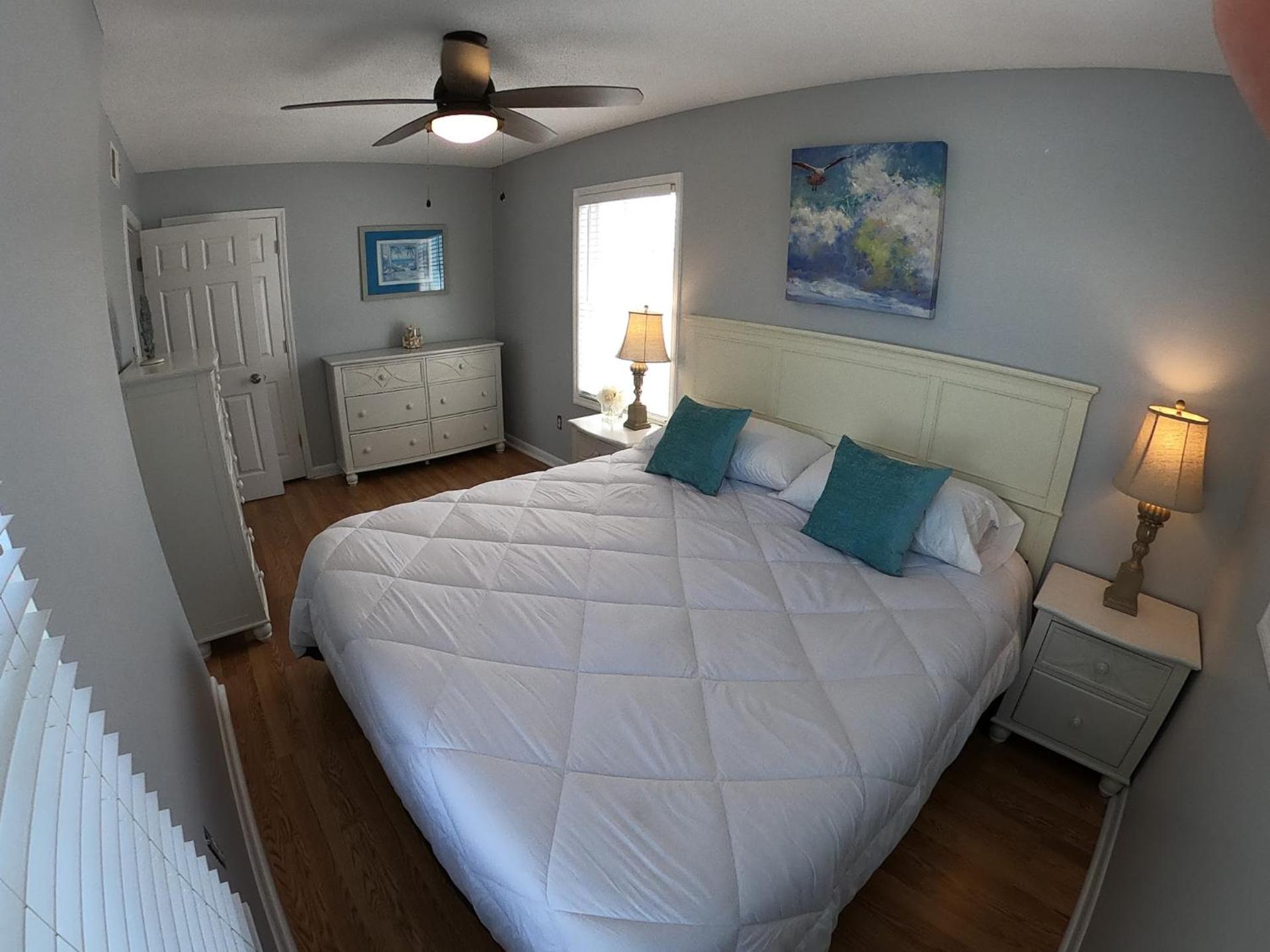 Tybeeland Steps to the Beach with Oceanviews, Beachside of Butler Ave