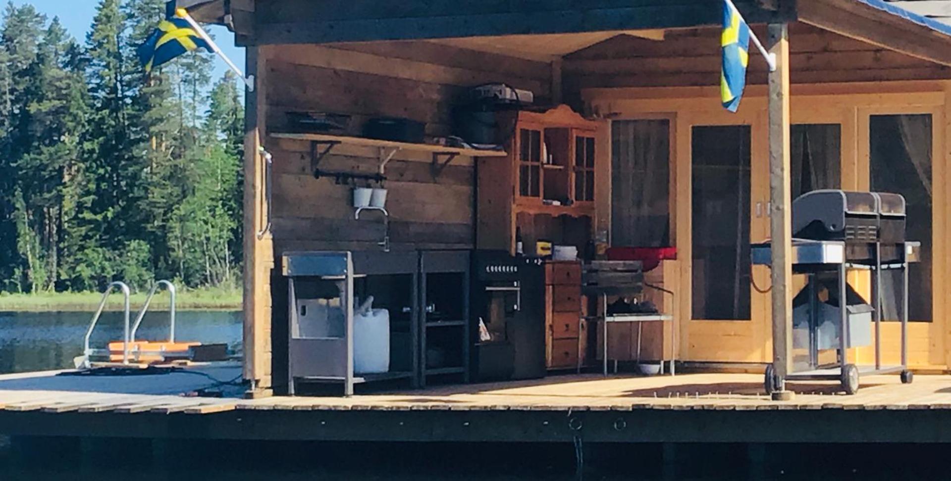 Rustika strandstugor utanför Rättvik