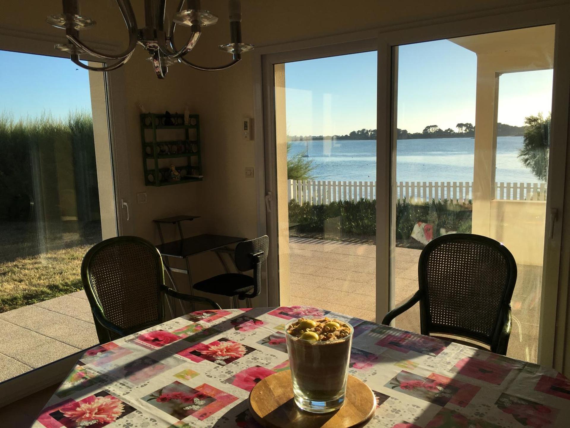 MAISON LES PIEDS DANS L EAU